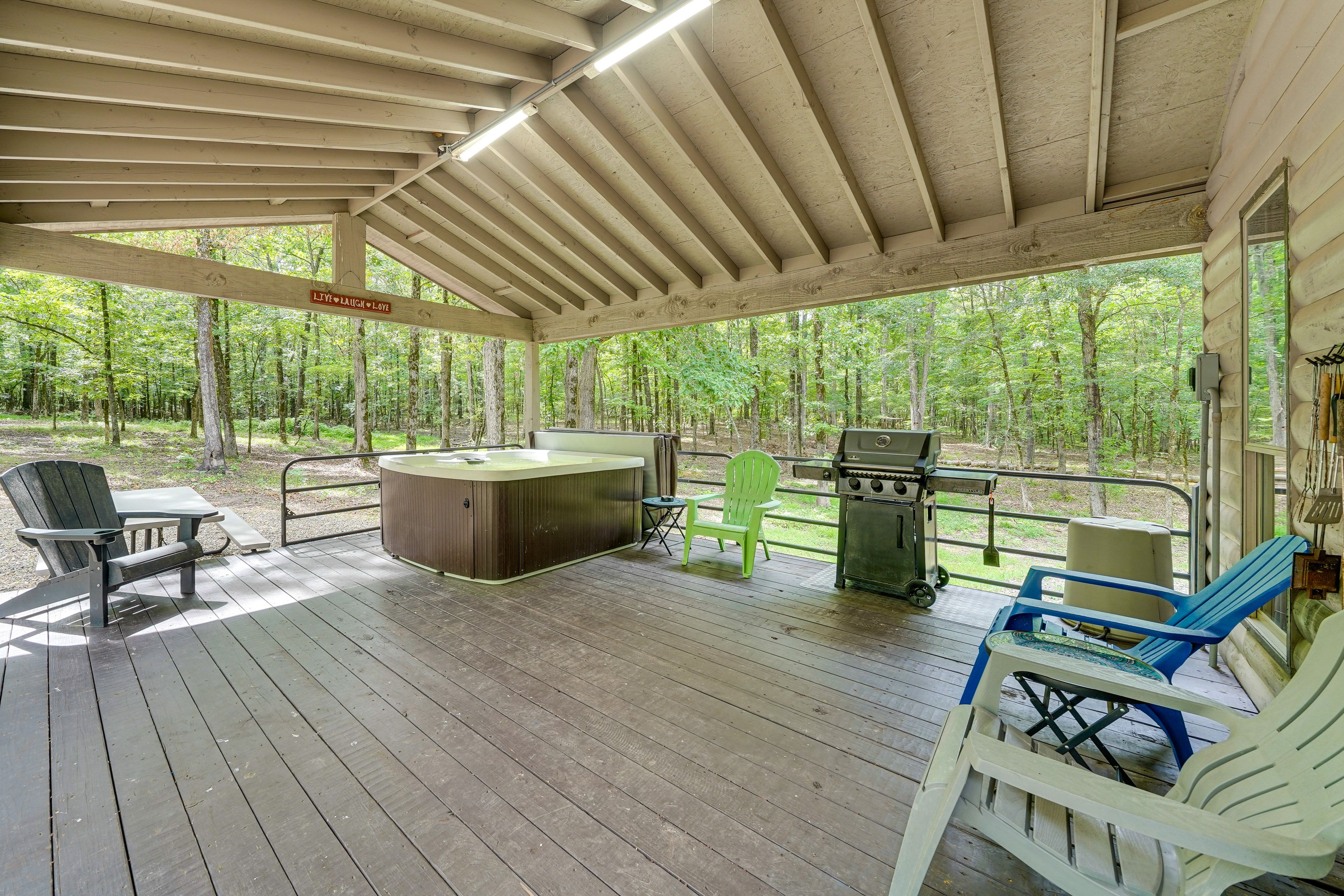 Private Deck | Gas Grill | Outdoor Dining Areas | Hot Tub