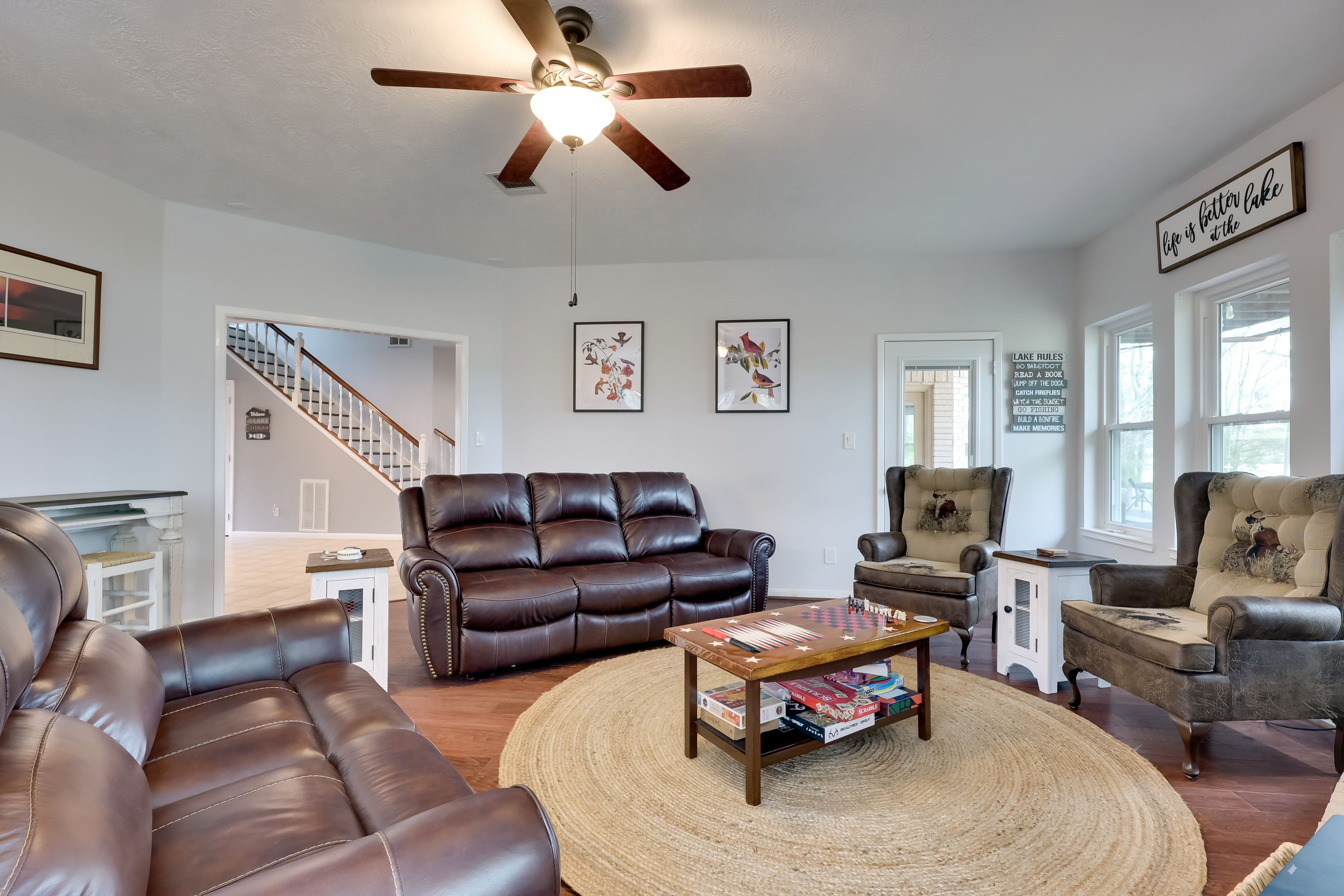 Living Room | Smart TV | Wood-Burning Fireplace | Books