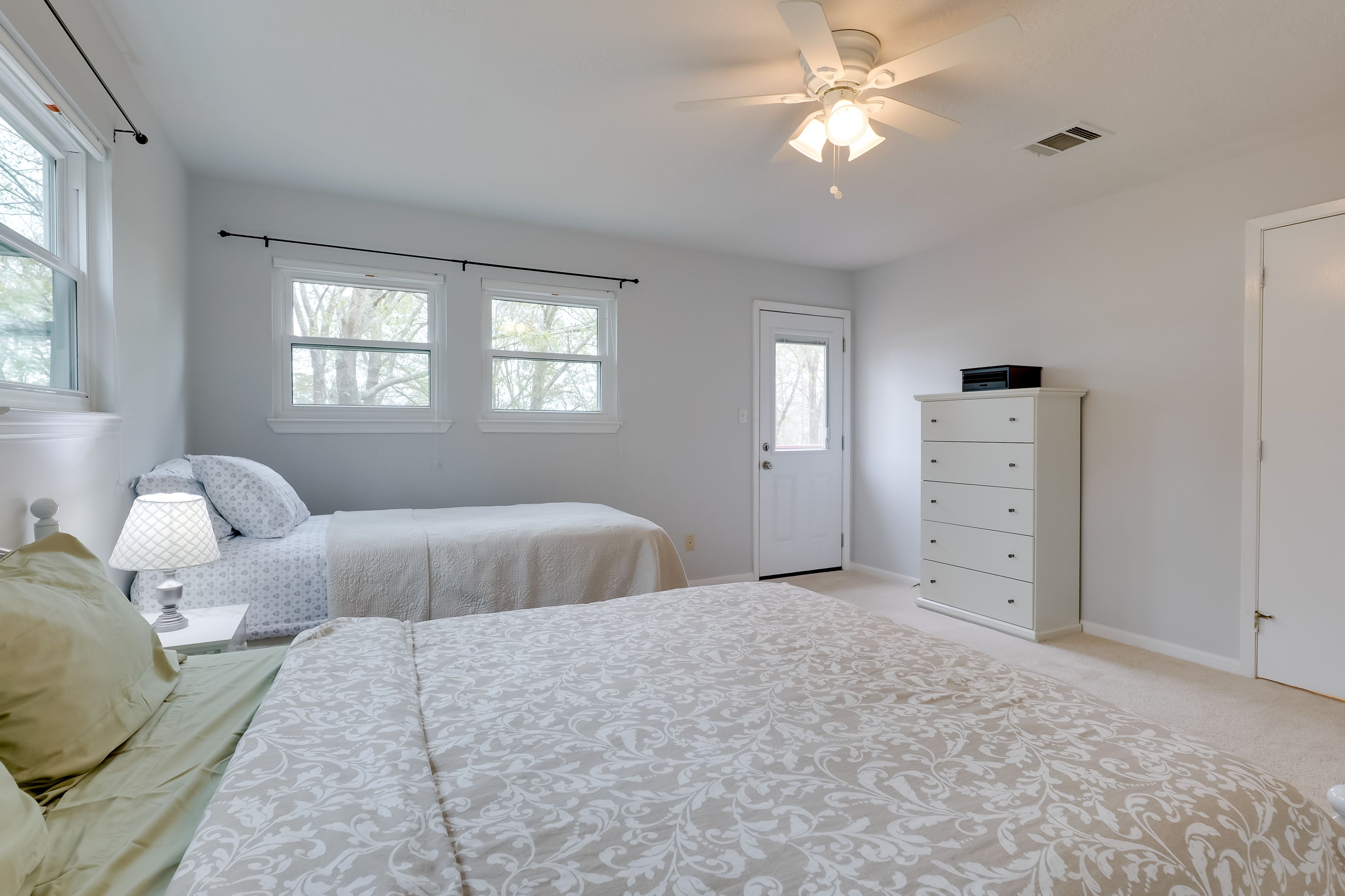 Bedroom 2 | Queen Bed | Twin Bed | 2nd Floor