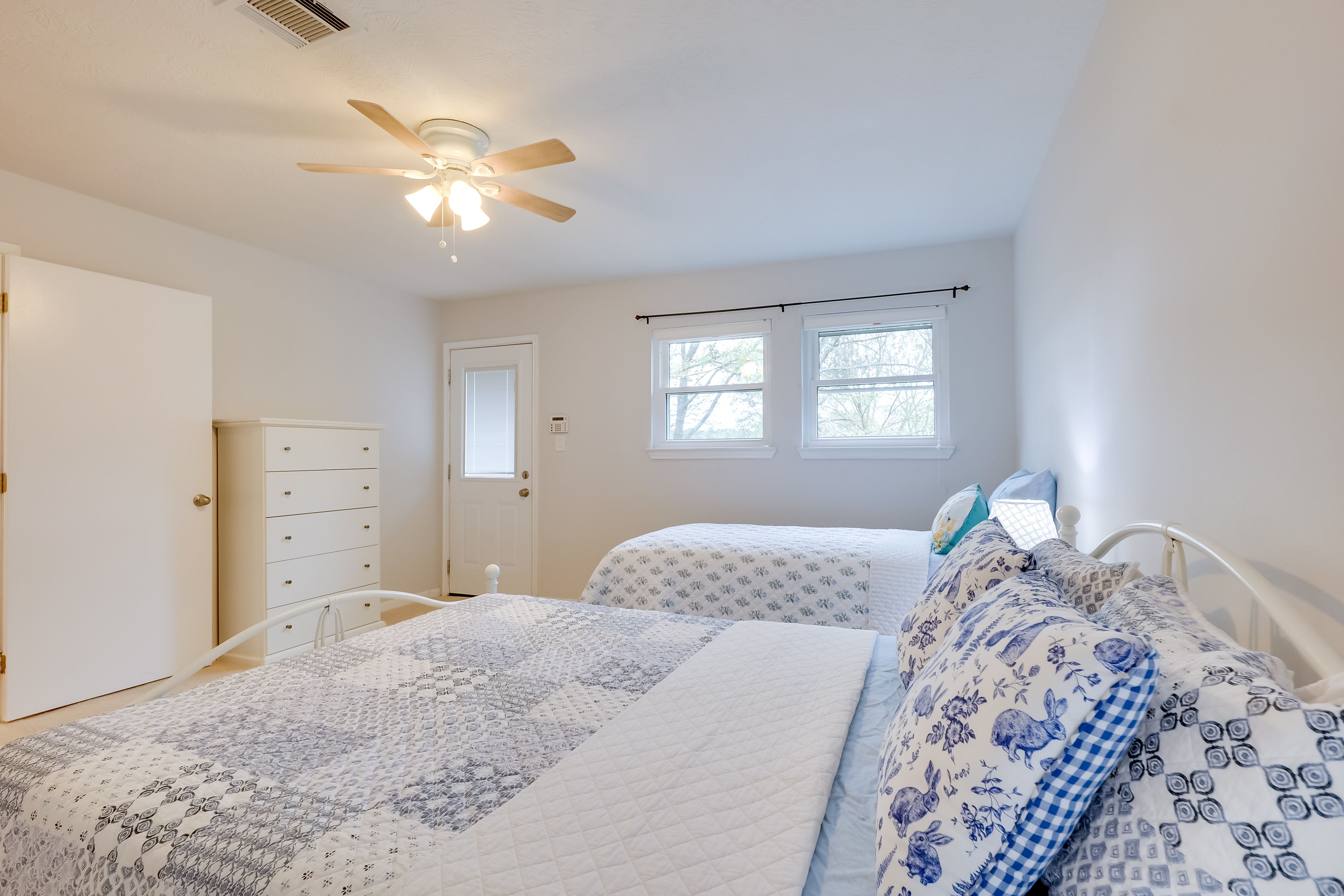 Bedroom 3 | Queen Bed | Twin Bed | 2nd Floor
