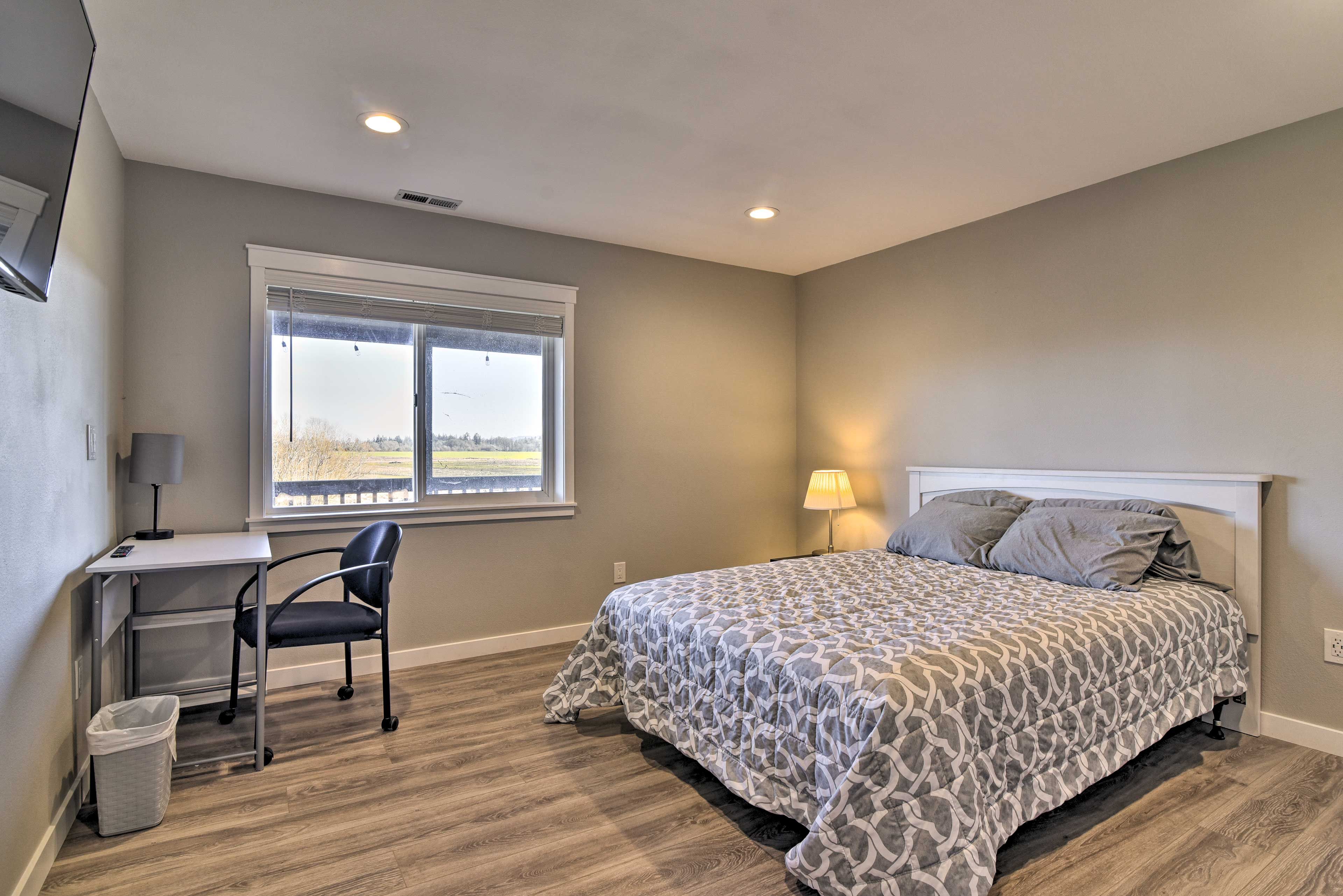 Bedroom 5 | Queen Bed | Smart TV | Linens Provided