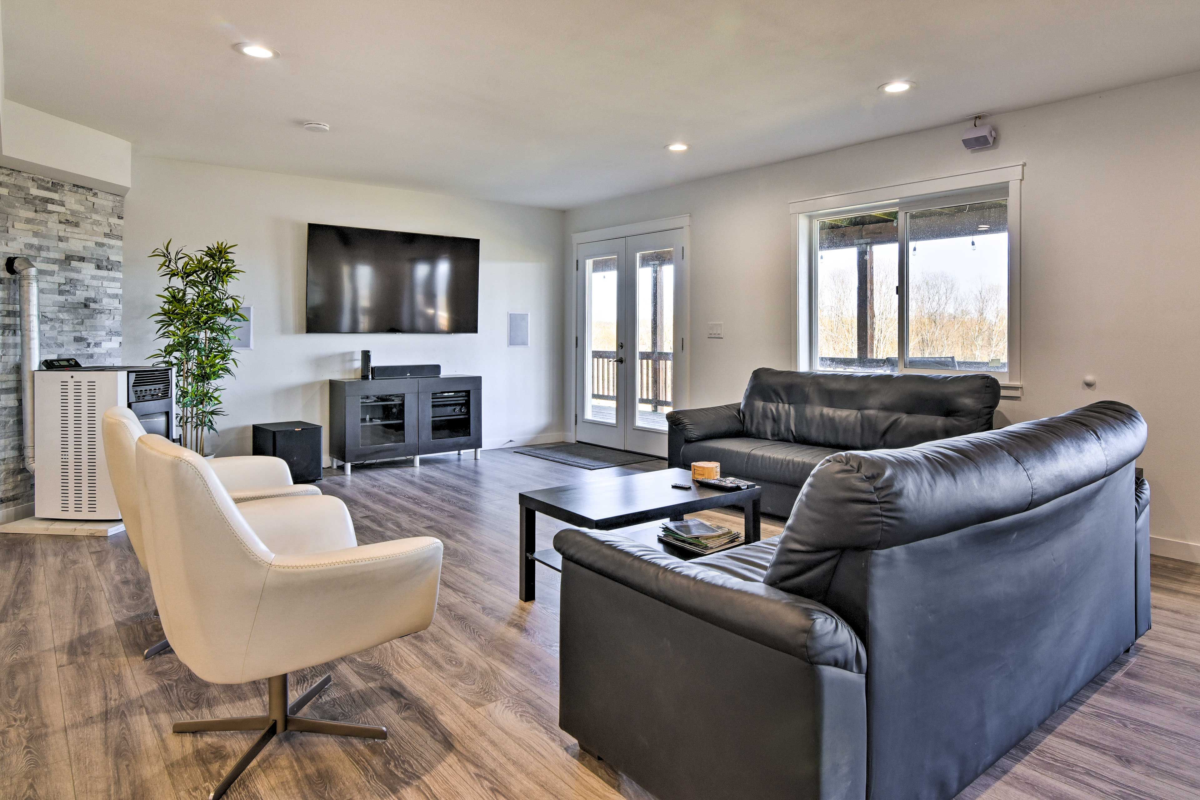 Lower Level Living Room | Smart TV