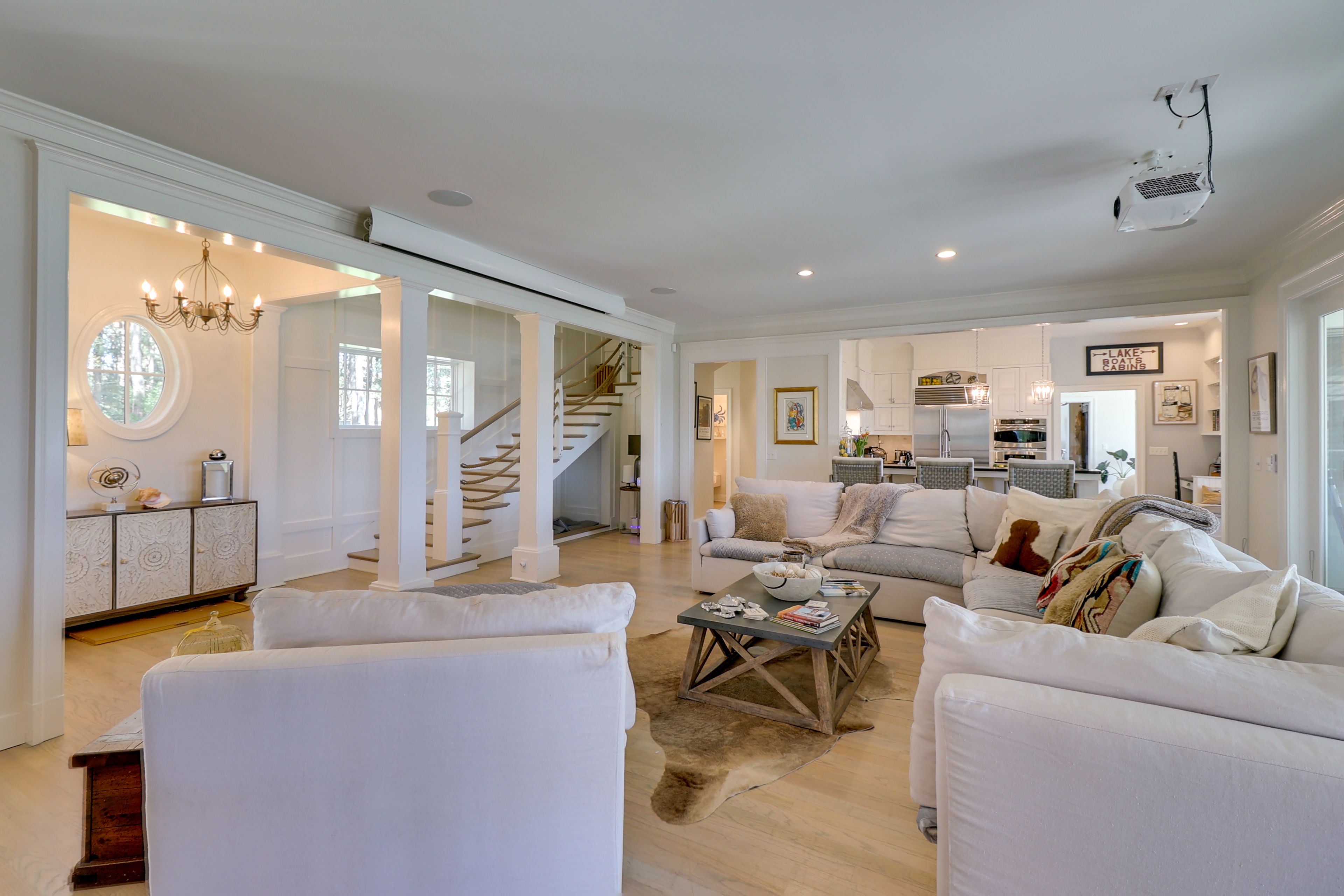 Living Room | Free WiFi | Central A/C & Heating | Piano | Board Games & Books