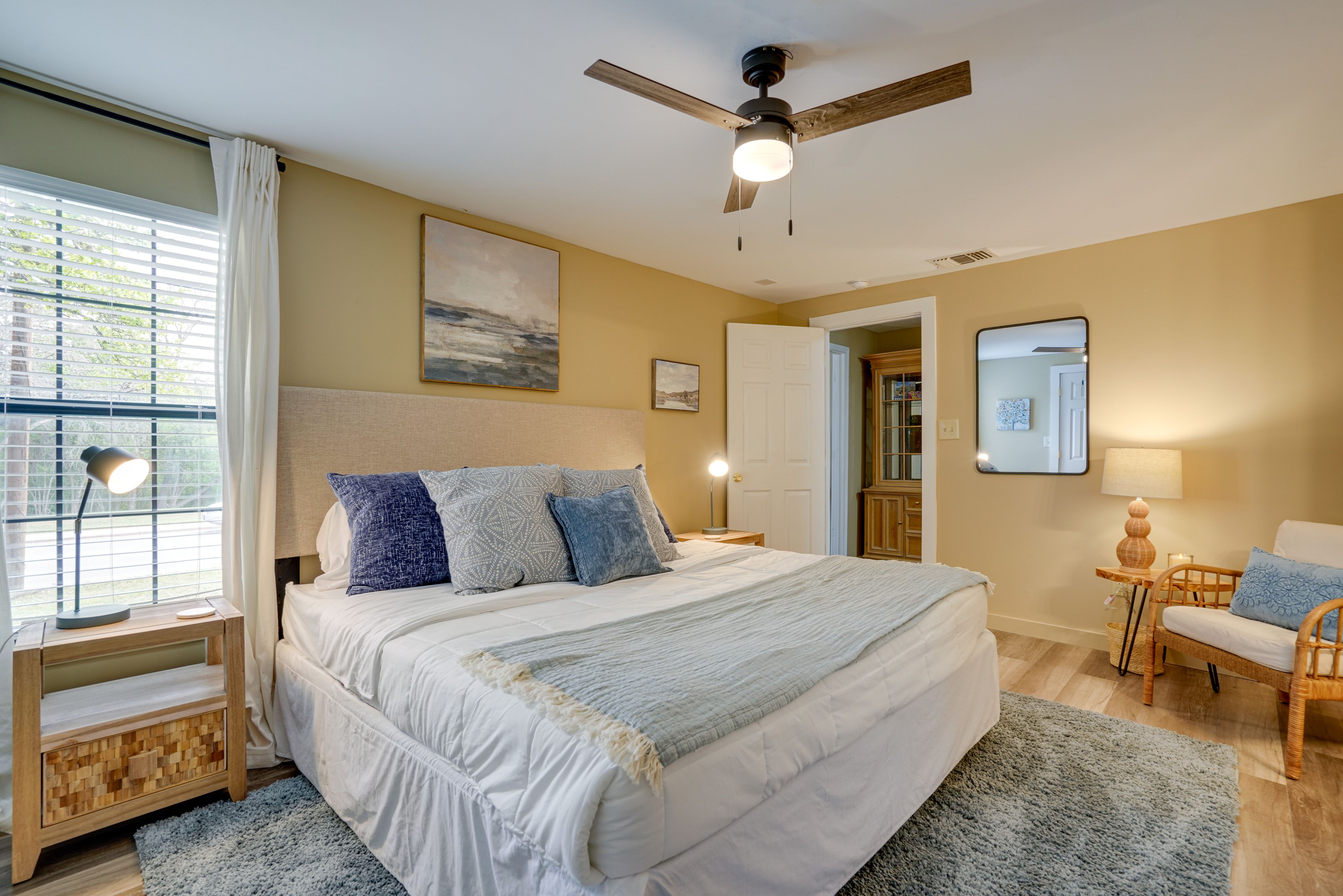 Bedroom | King Bed | Linens Provided | En-Suite Bathroom | Walk-In Closet