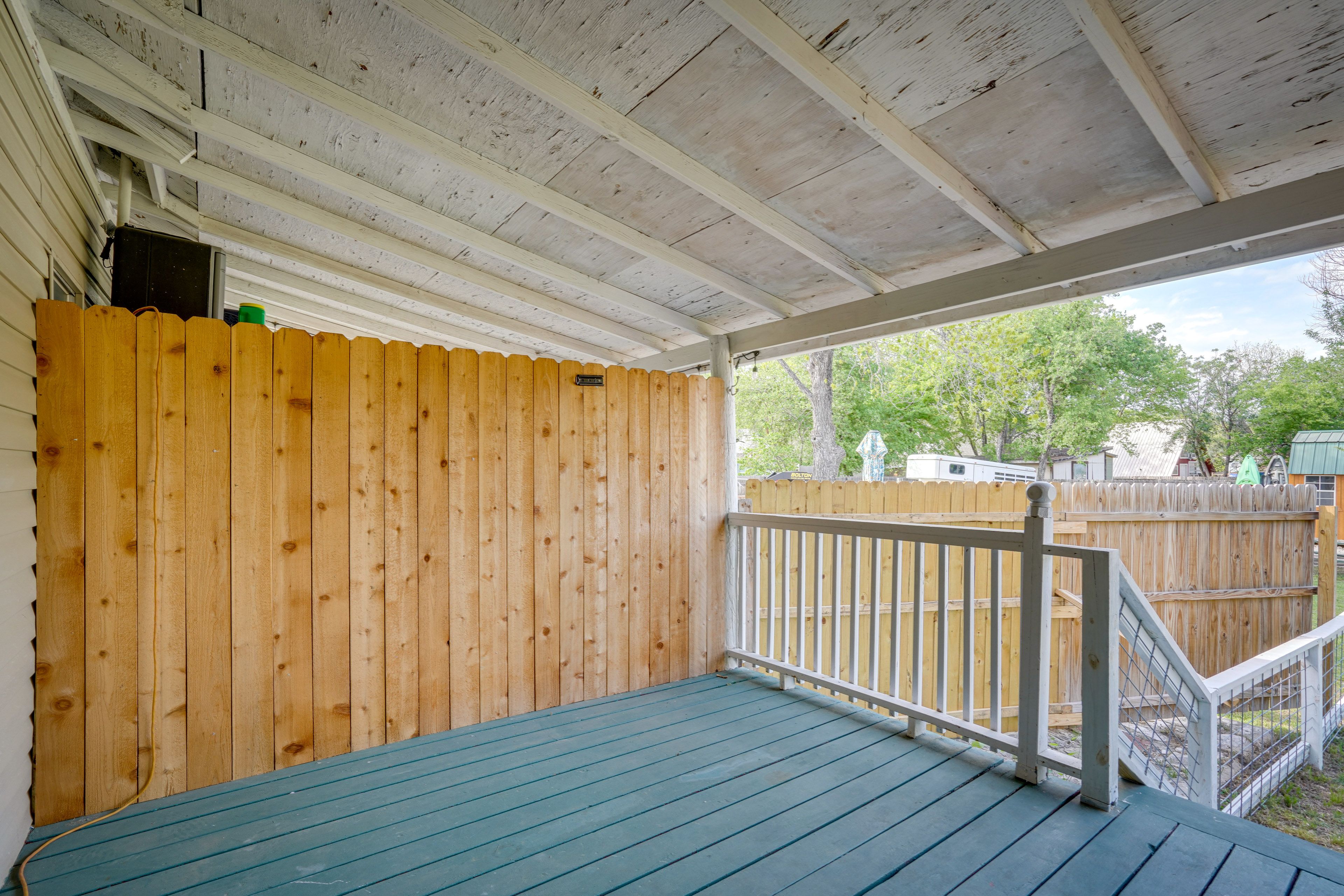 Decks | Gas Grill | Dining Area