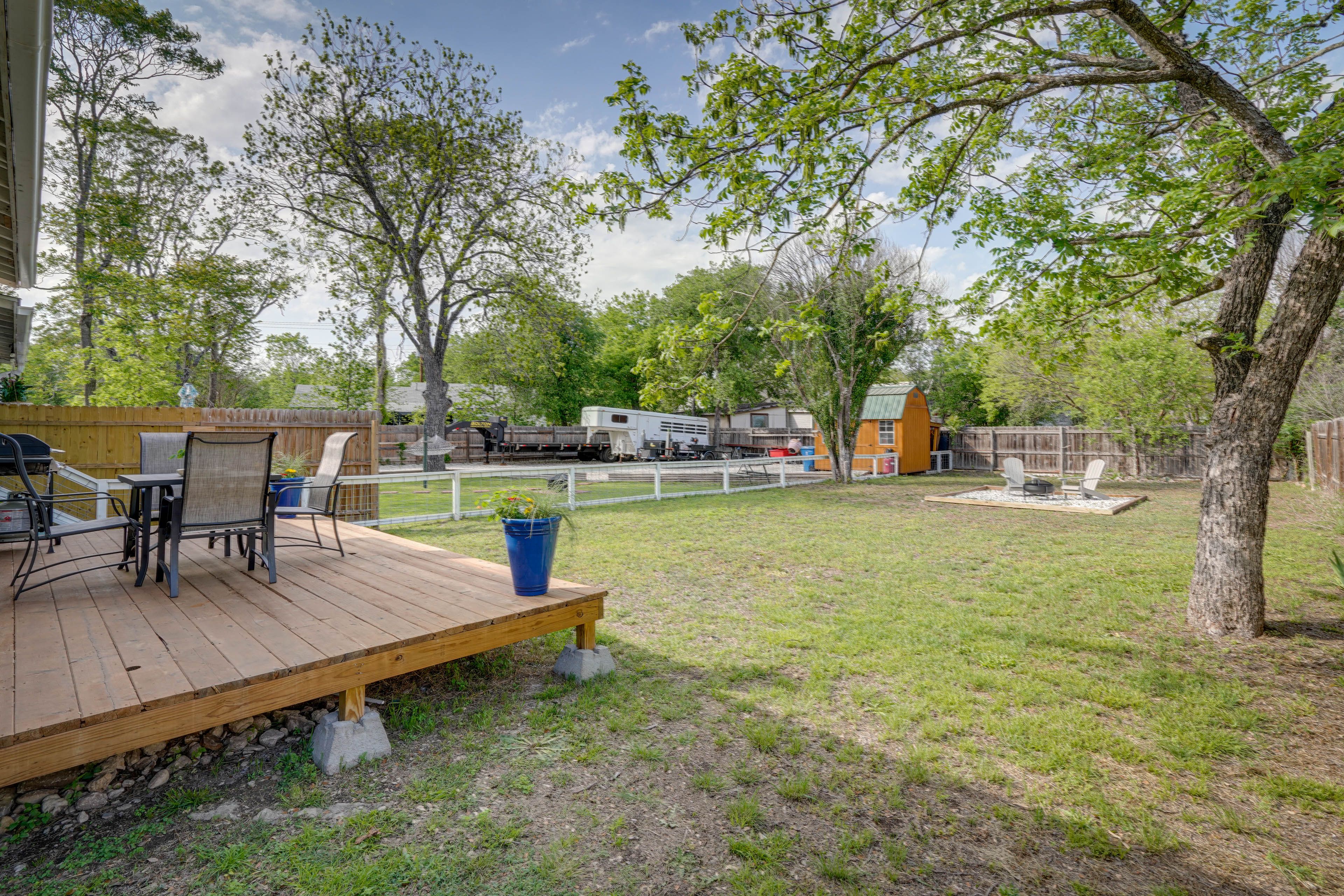Private Yard | Fire Pit