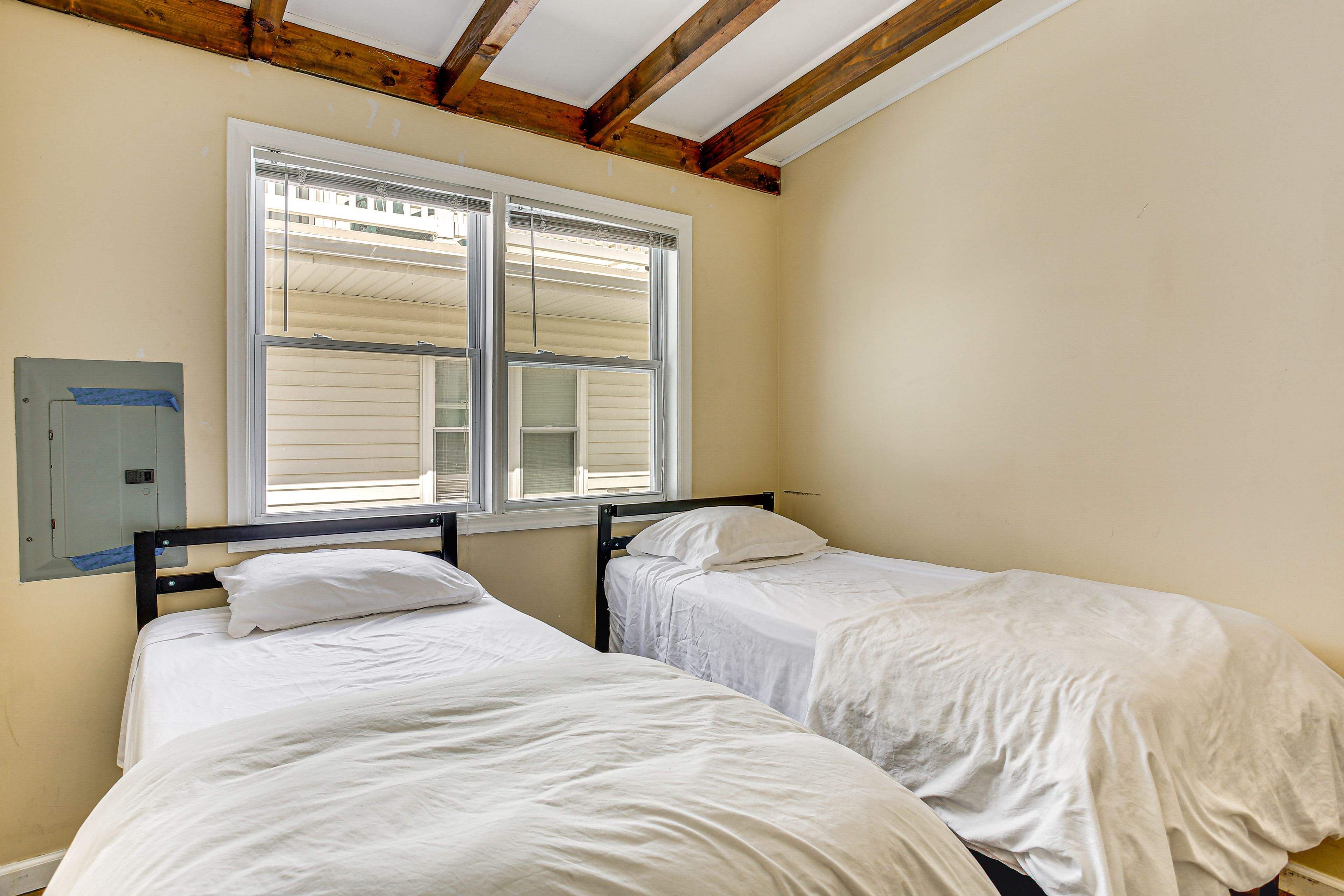 Bedroom 2 | 2 Twin Beds