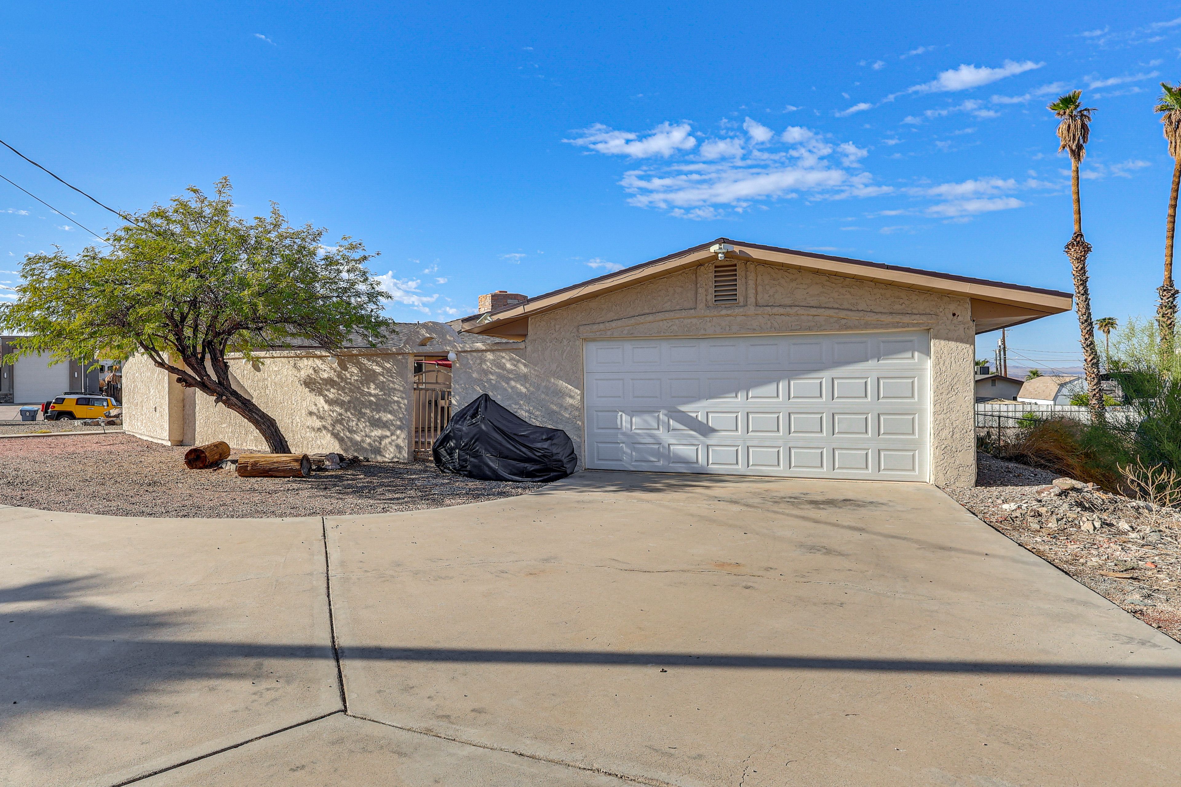 Parking | Driveway (8 Vehicles) | No Garage Parking