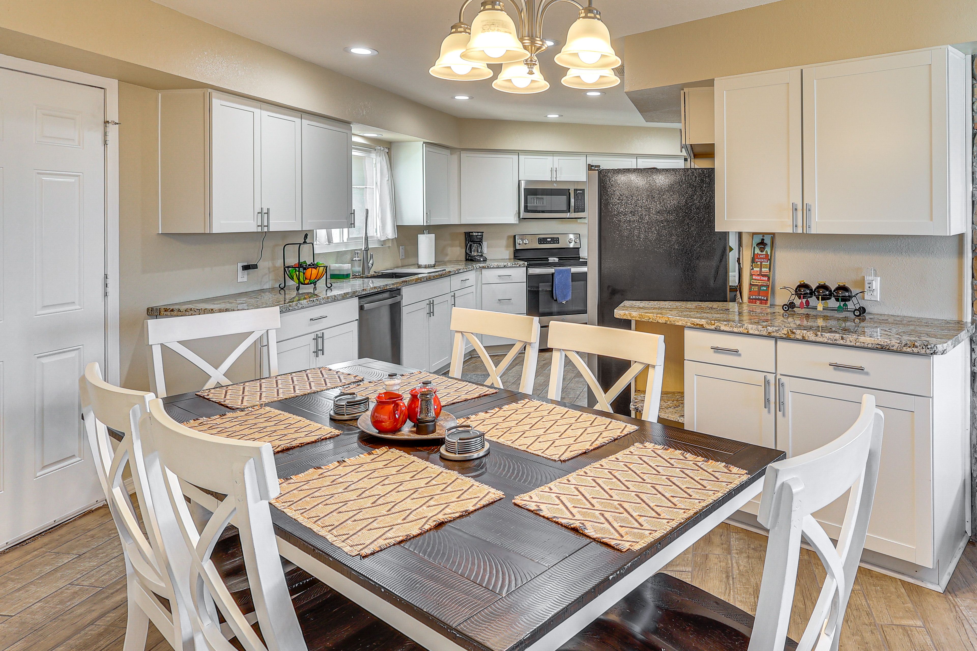 Dining Area & Kitchen