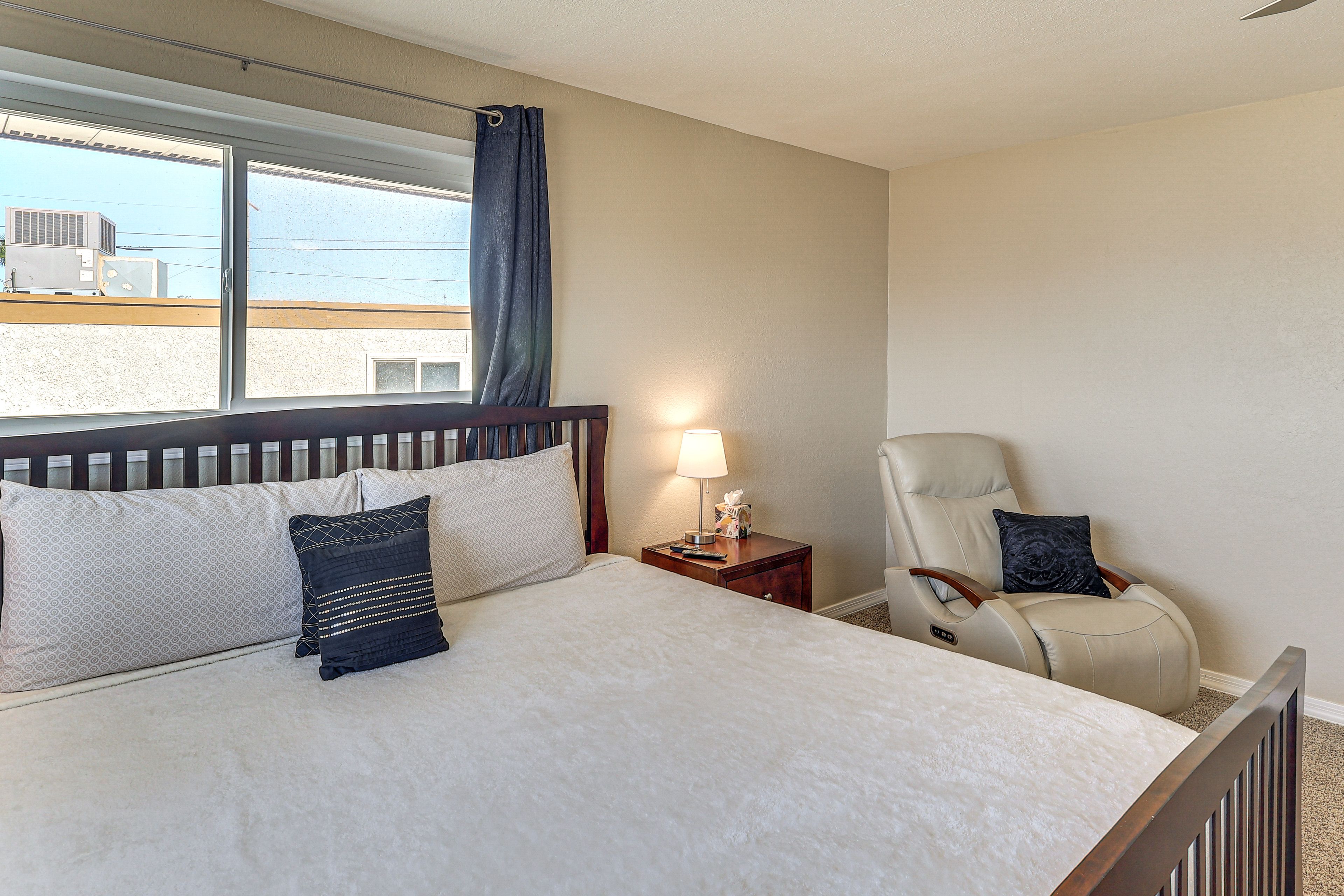 Bedroom 2 | King Bed