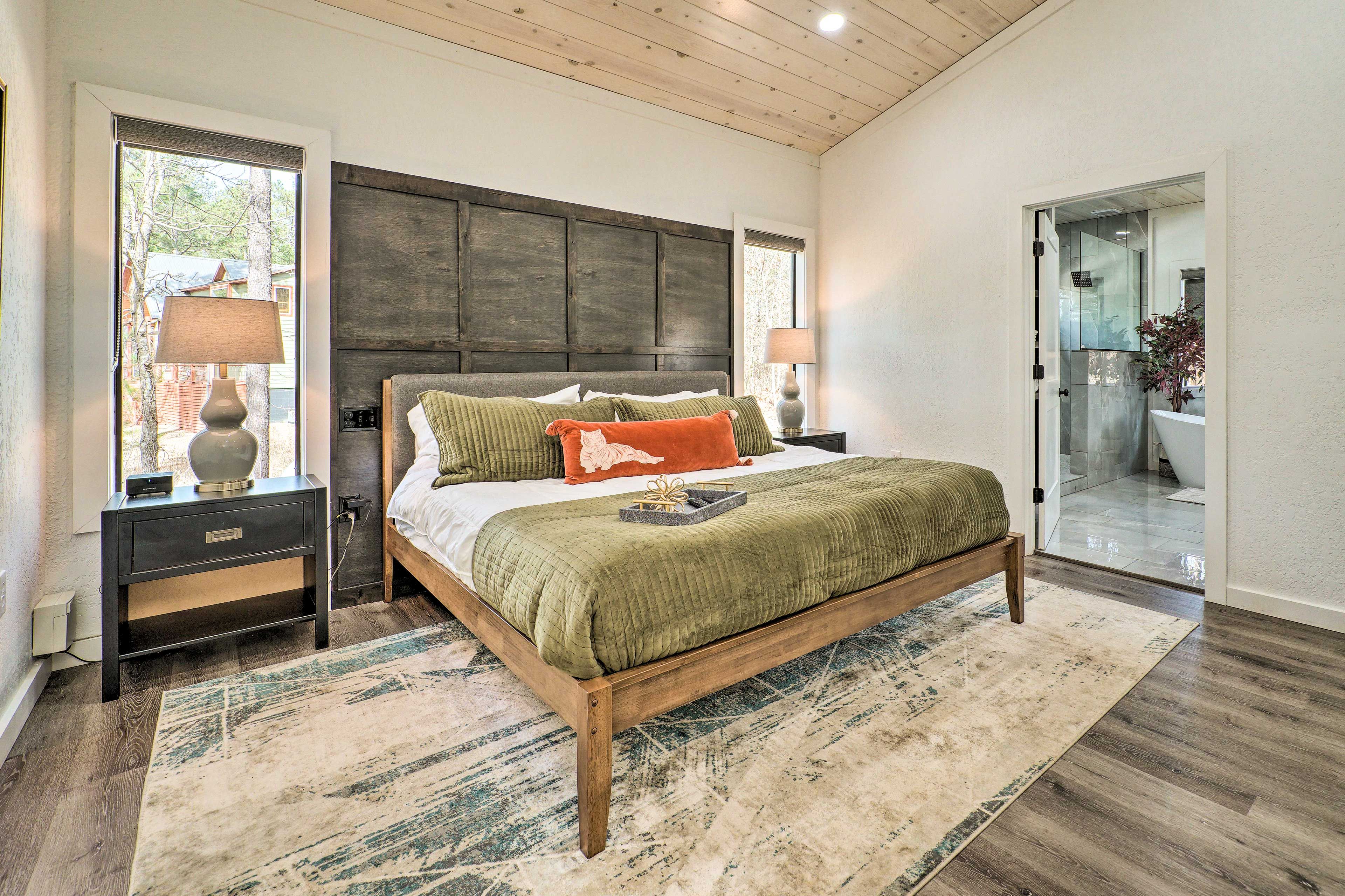 Bedroom 1 | King Bed