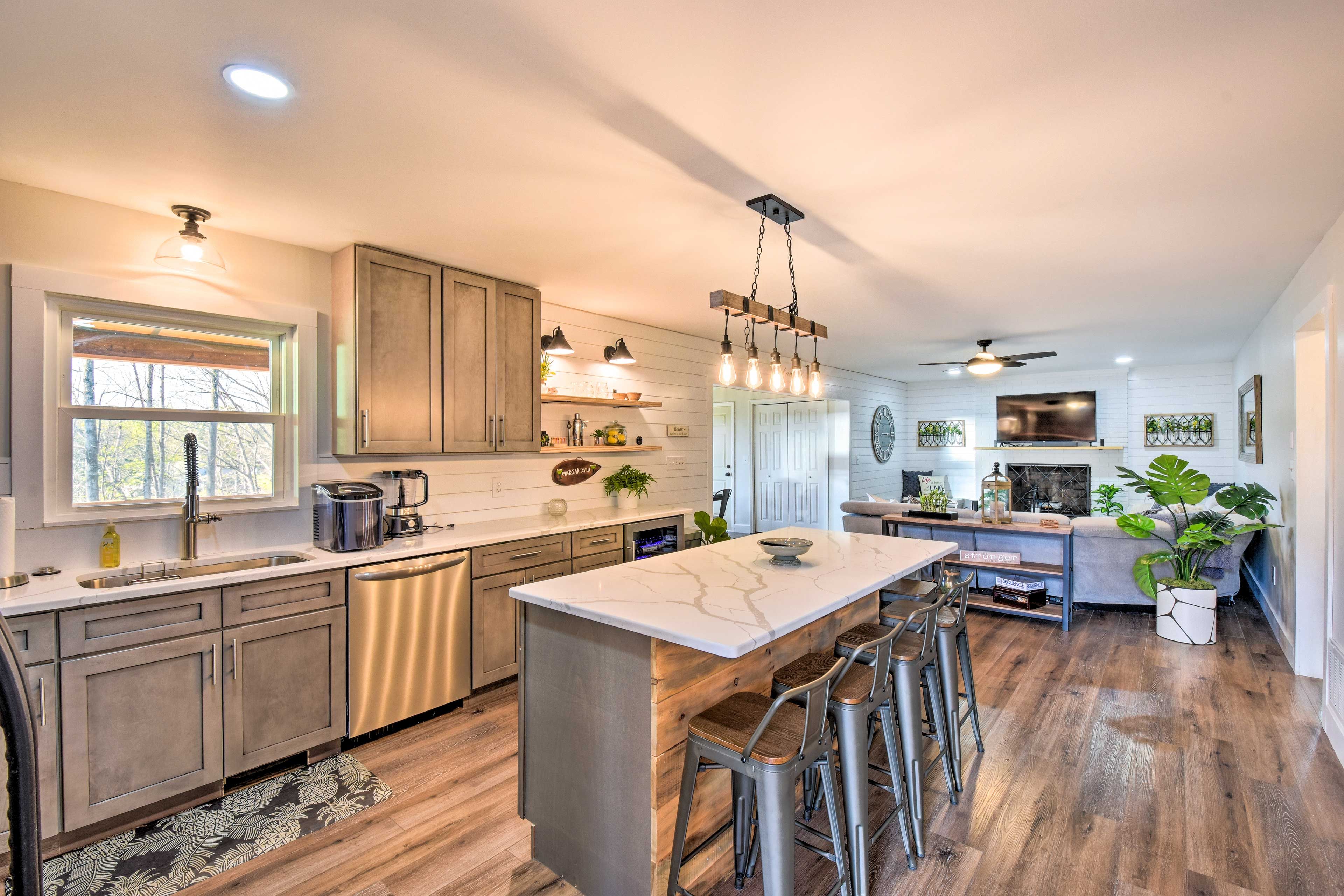 Kitchen | 1-Story House | Central Heating & A/C | Self Check-In