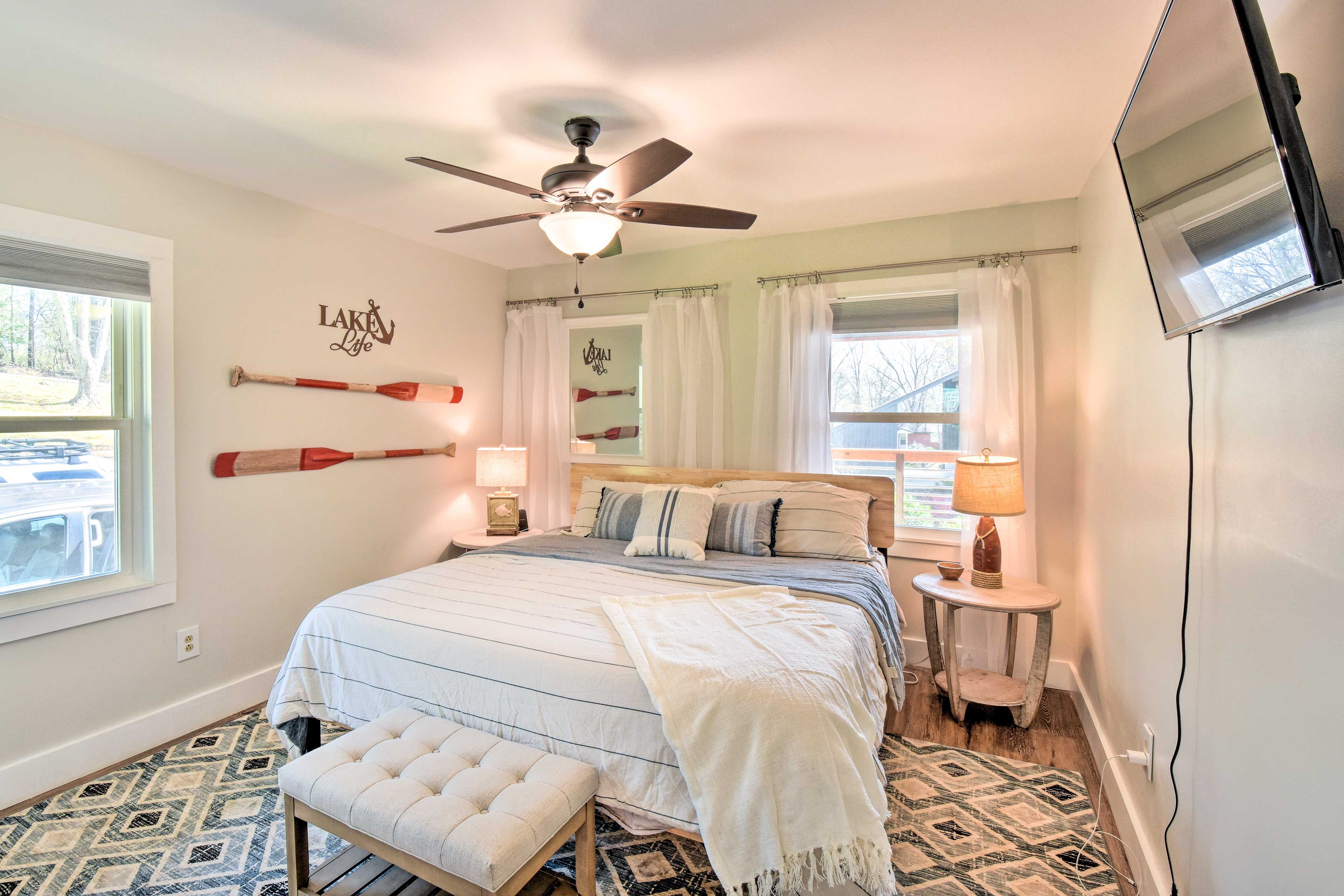 Bedroom 1 | King Bed | Smart TV | Linens Provided