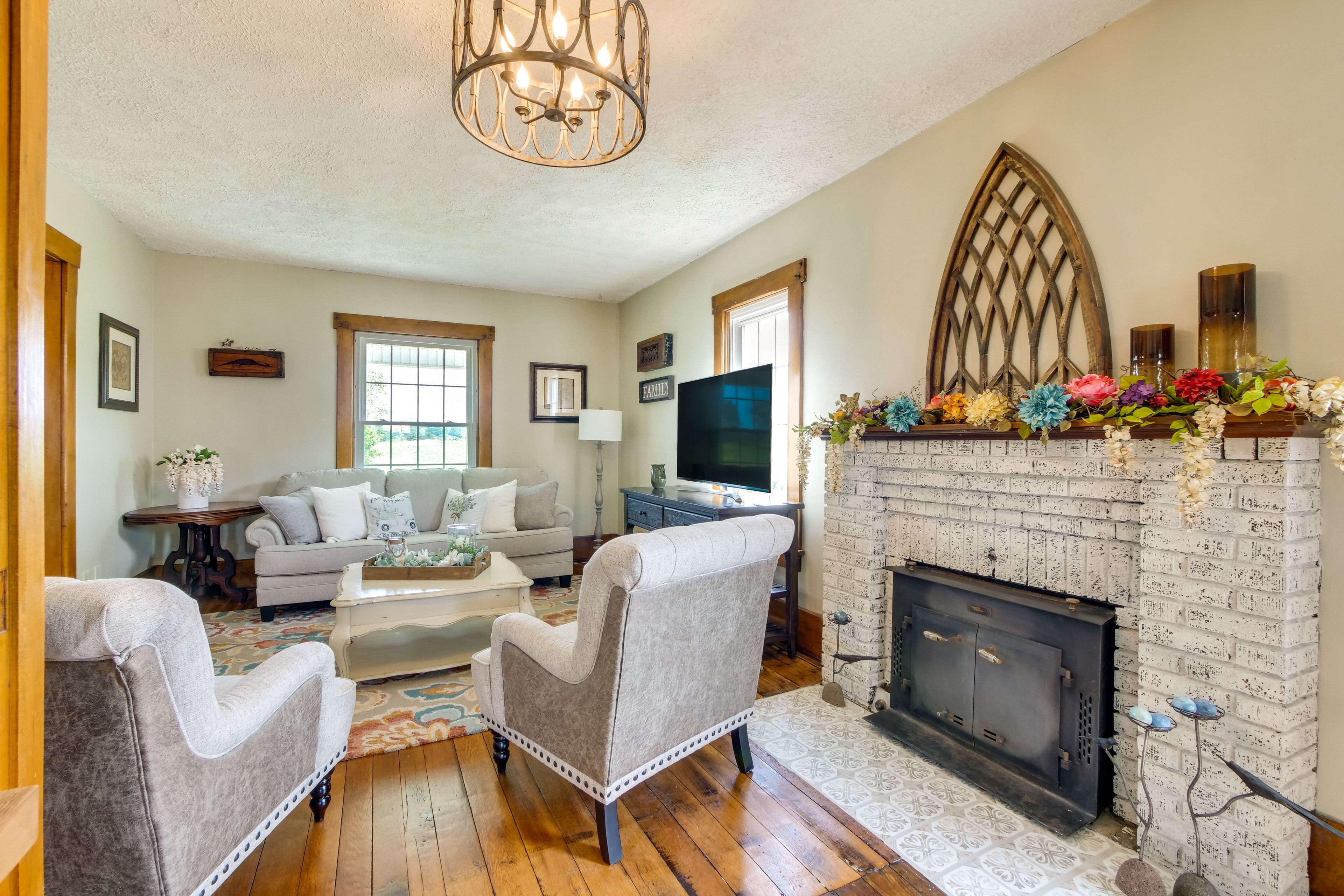 Living Room | Fireplace (Decorative Only)