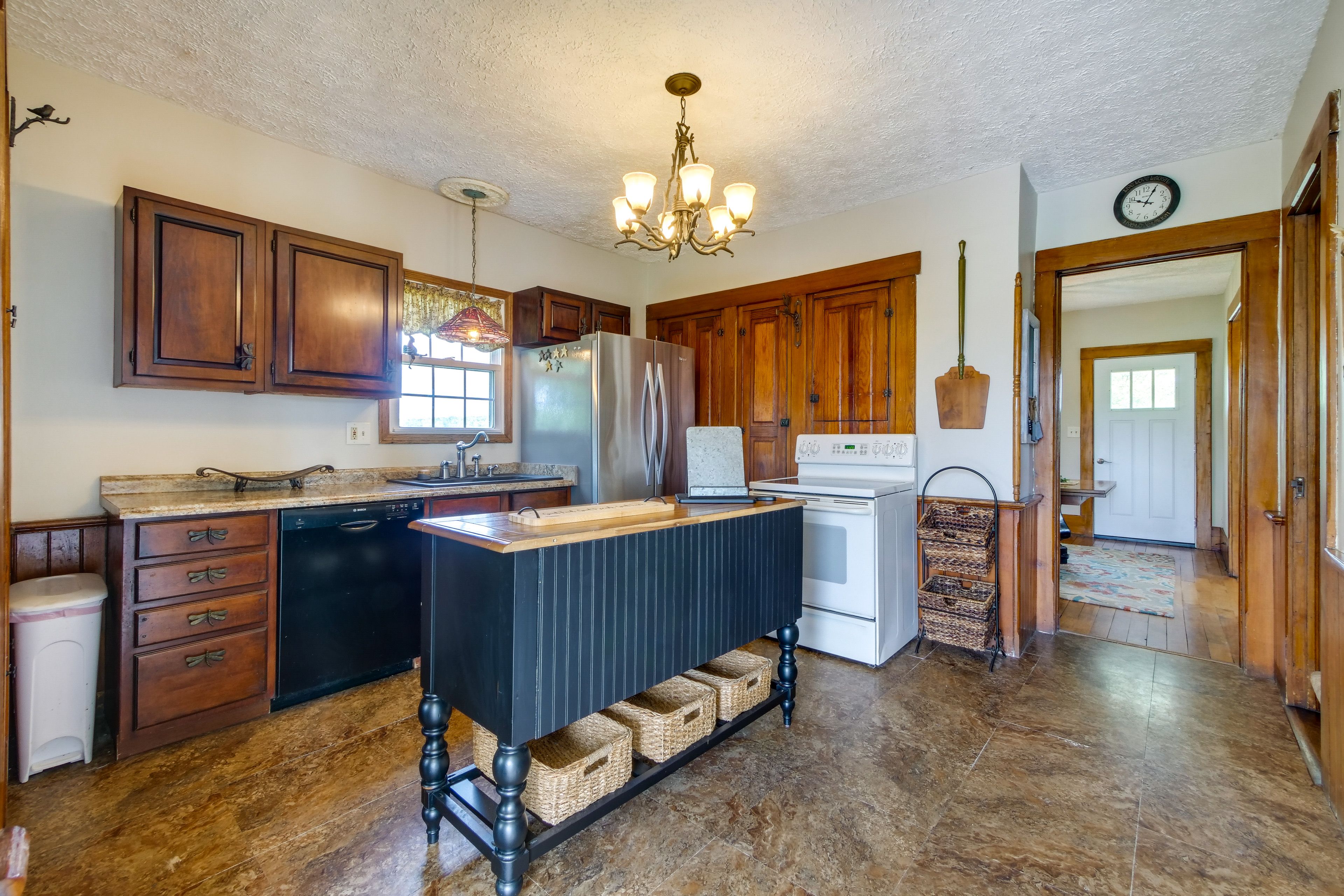 Kitchen | 1st Floor | Dishwasher | Cooking Basics