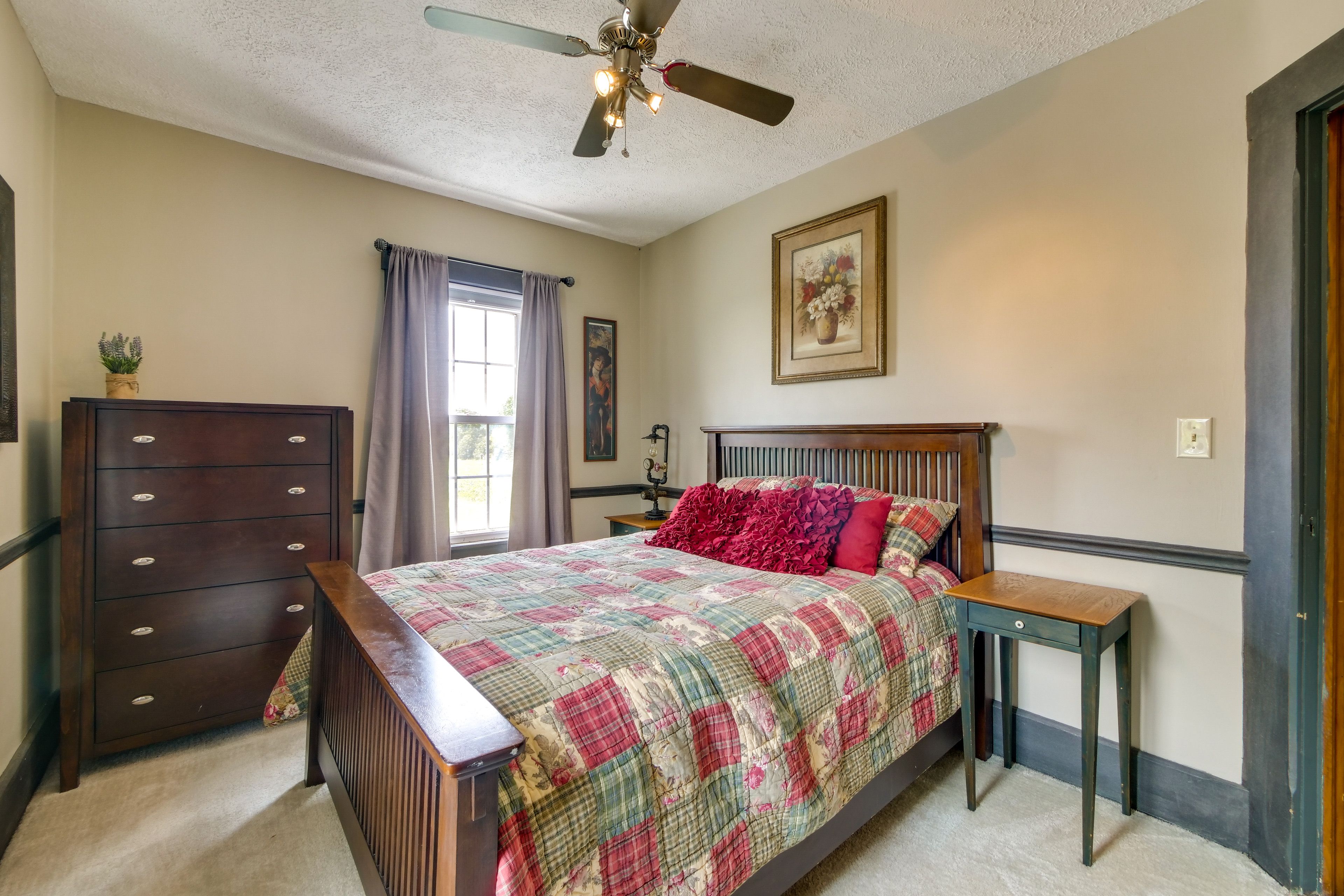 Bedroom 2 | 2nd Floor | Queen Bed