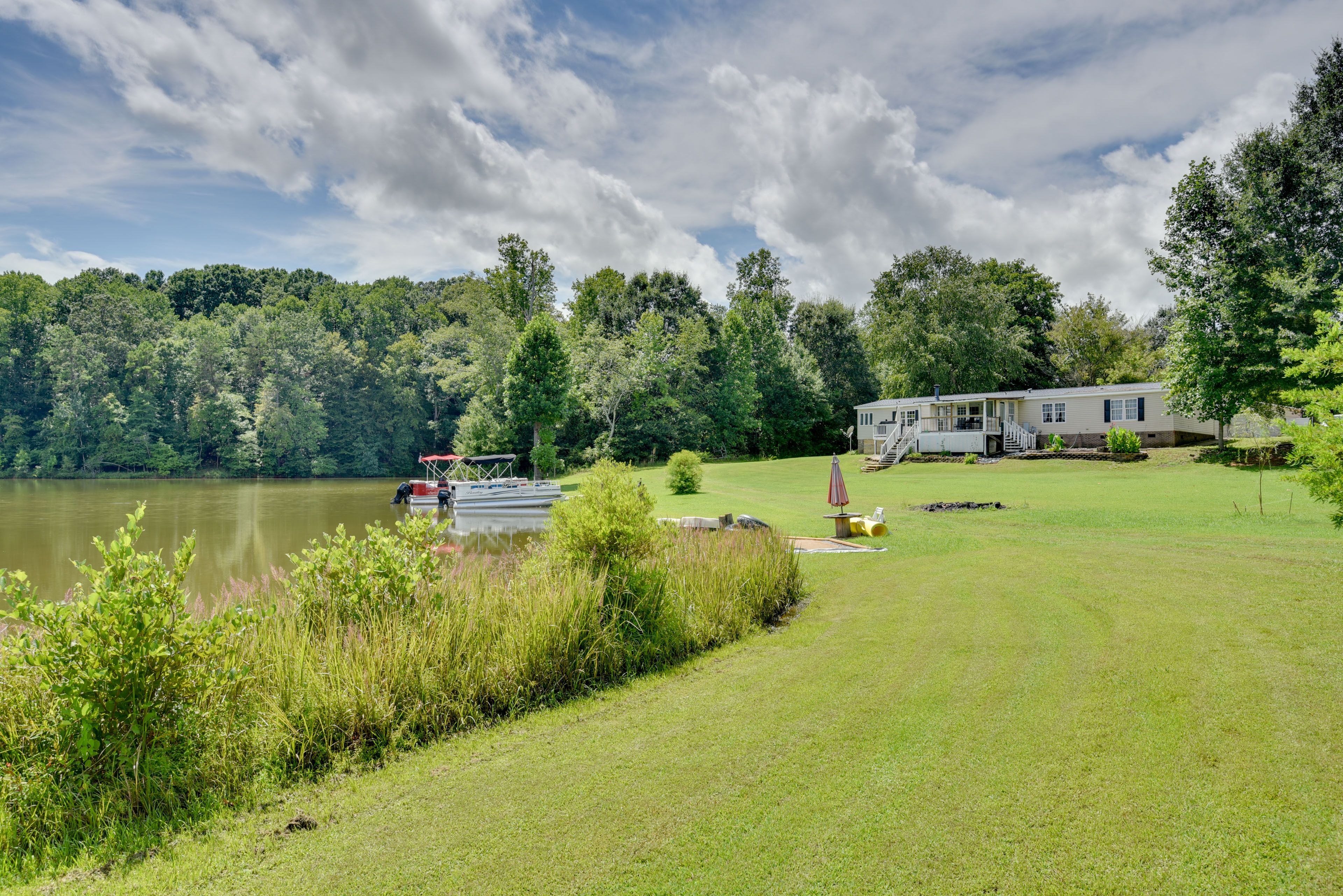 Lakefront Property | Seasonal Boat Dock