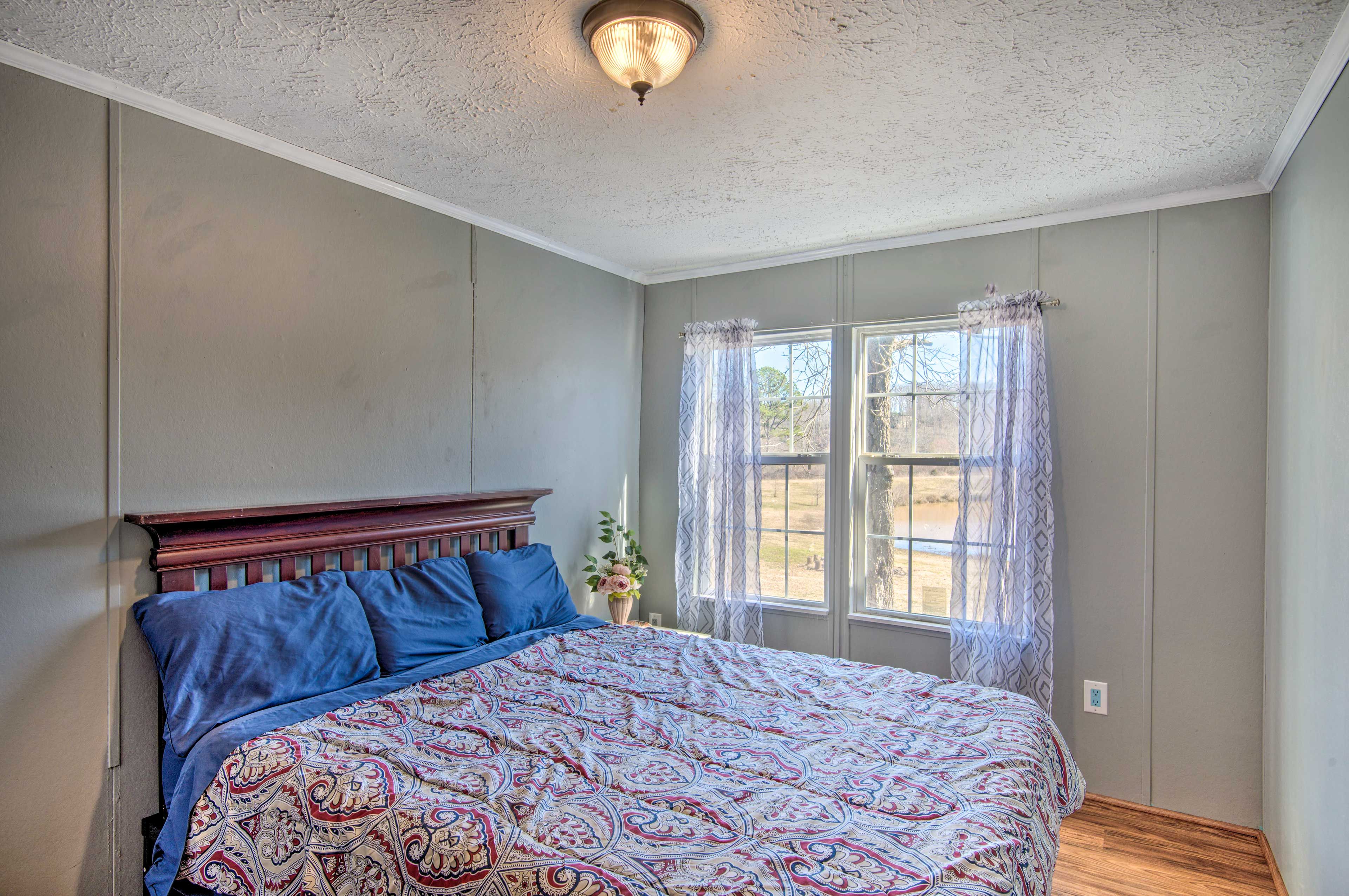 Bedroom 3 | Queen Bed
