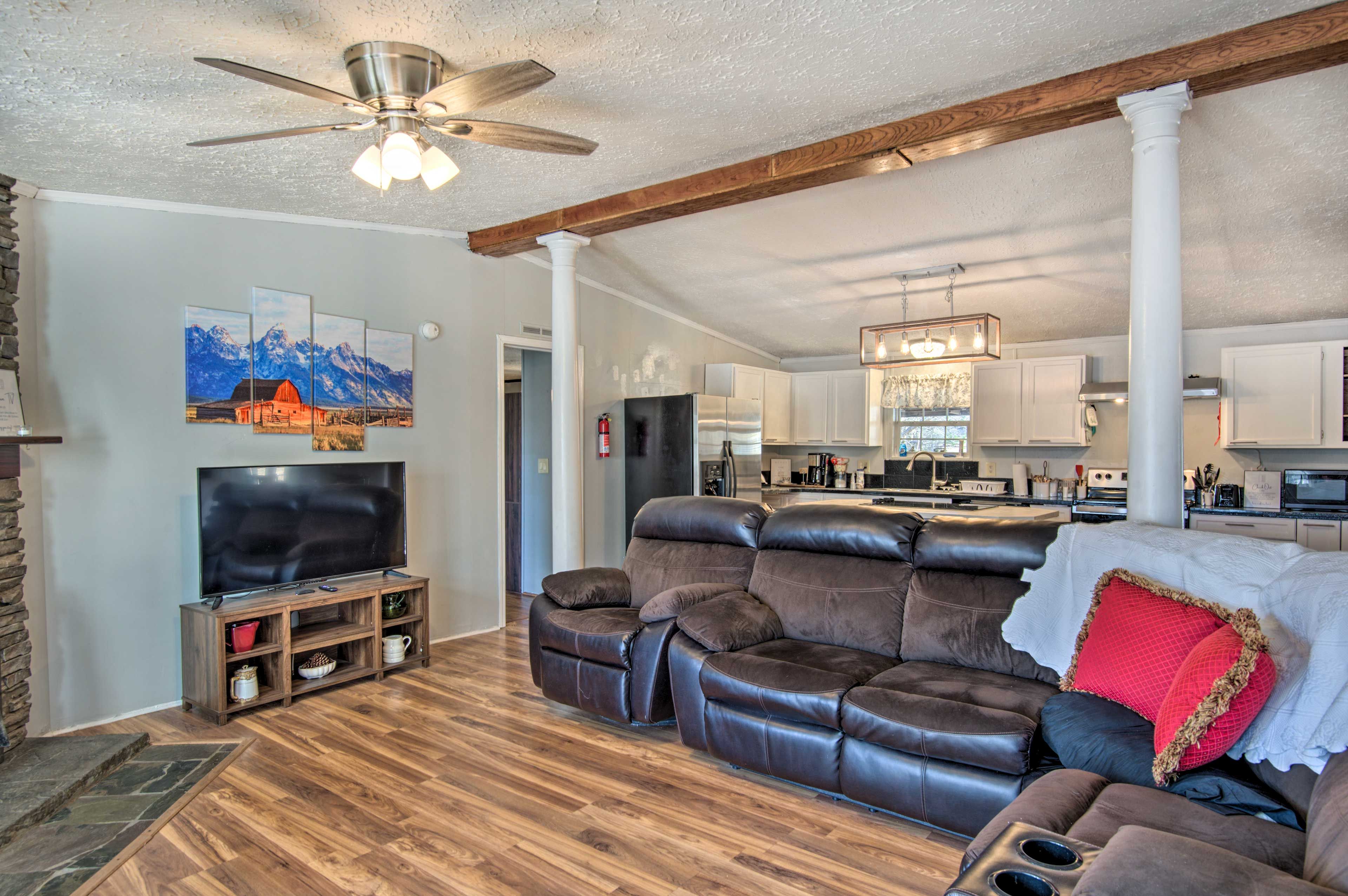 Living Room | Free WiFi | Smart TV