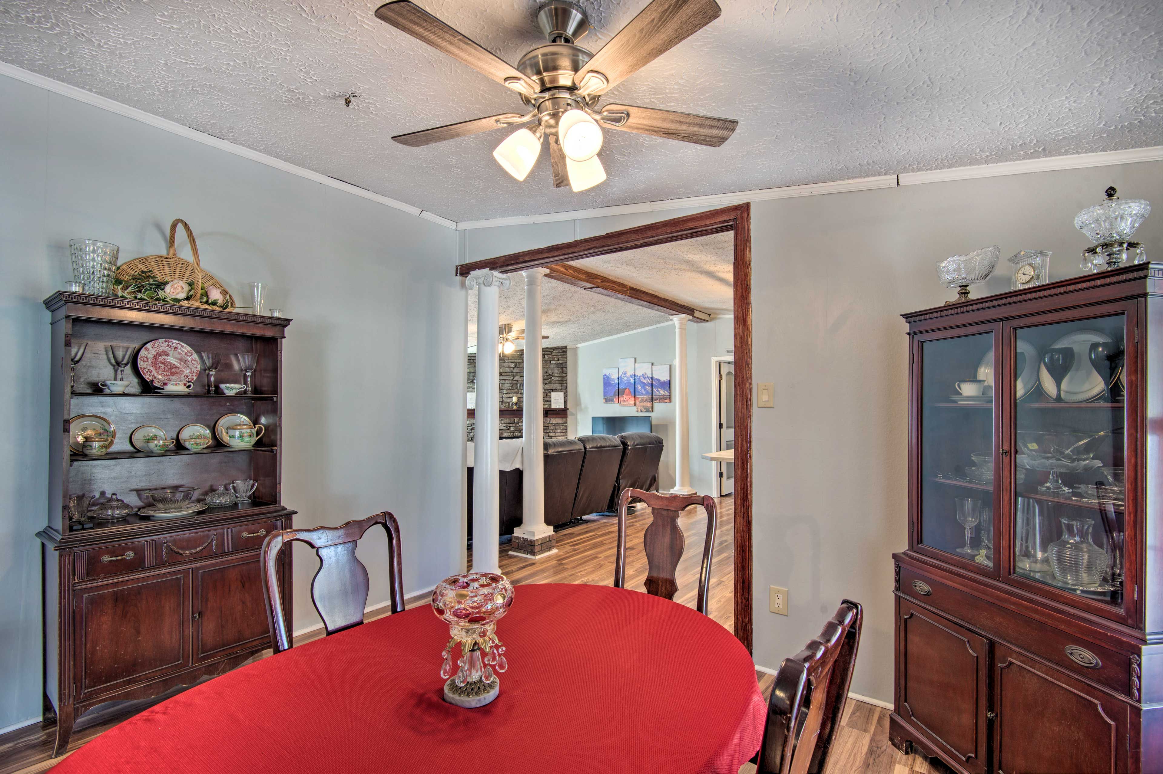 Dining Room | Dishware/Flatware Provided