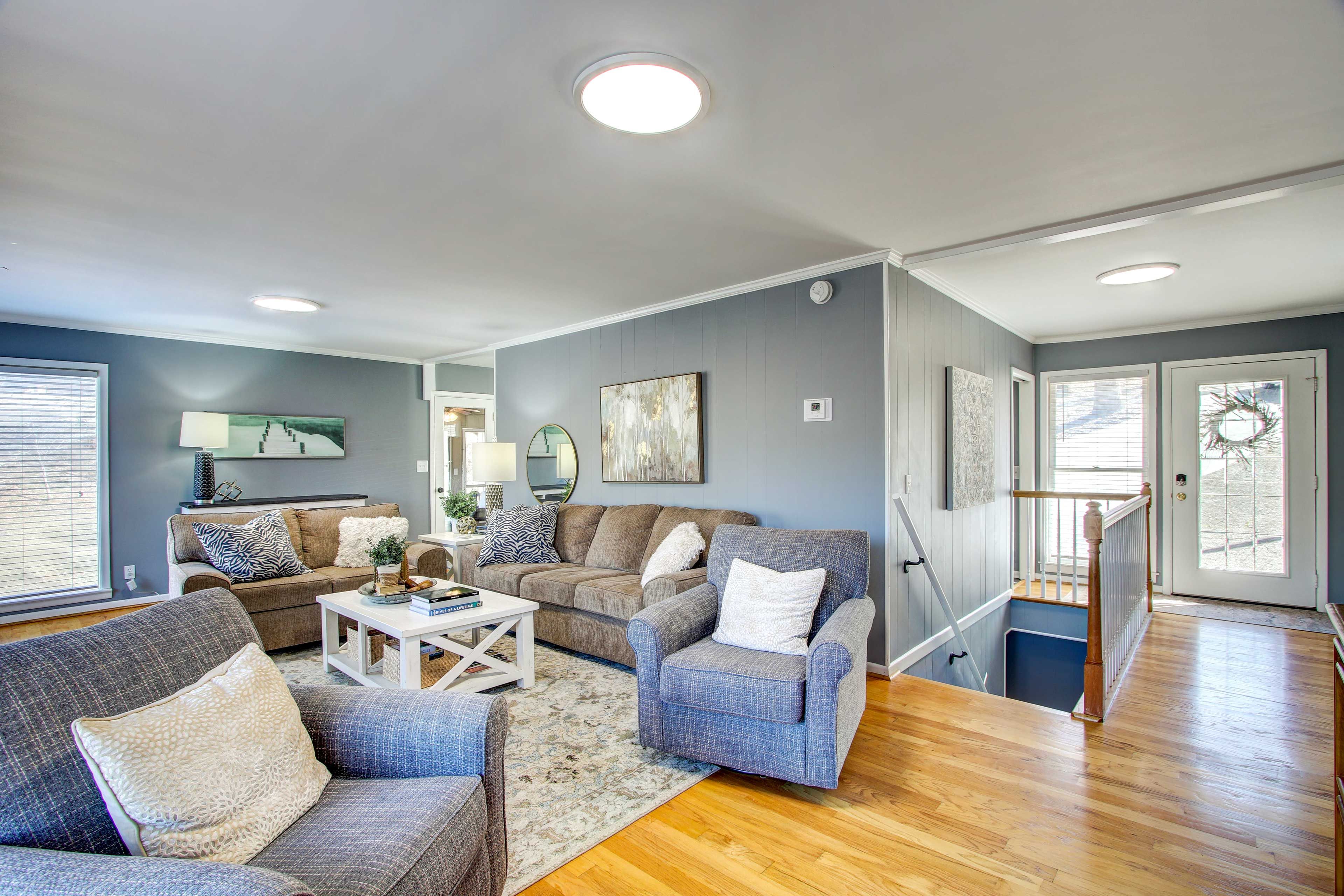 Living Area | Smart TV w/ Cable | Board Games | Main Floor