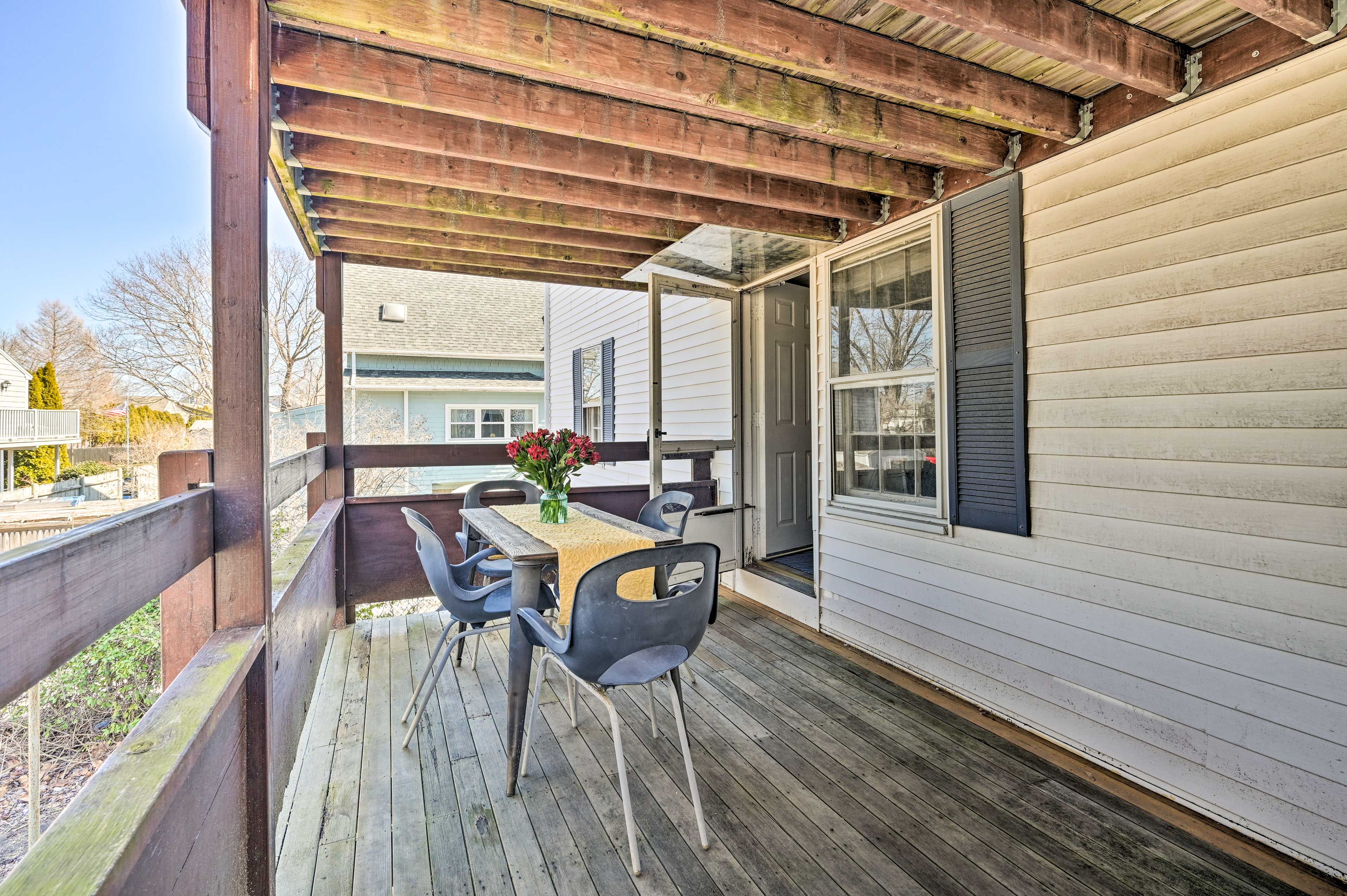 Furnished Deck | Gas Grill