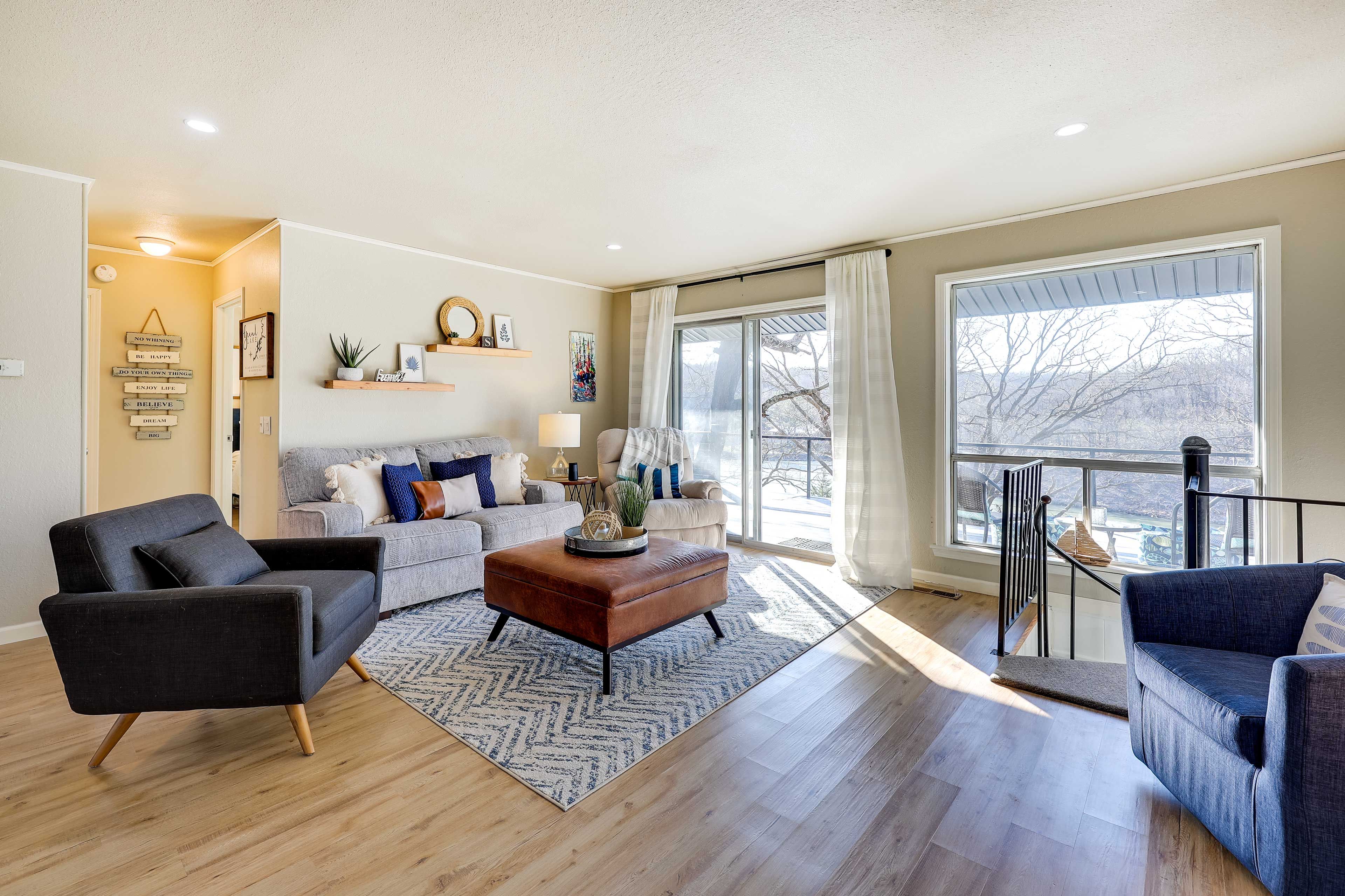 Living Room | Smart TV | Fireplace (Decorative) | Central A/C | Ceiling Fans