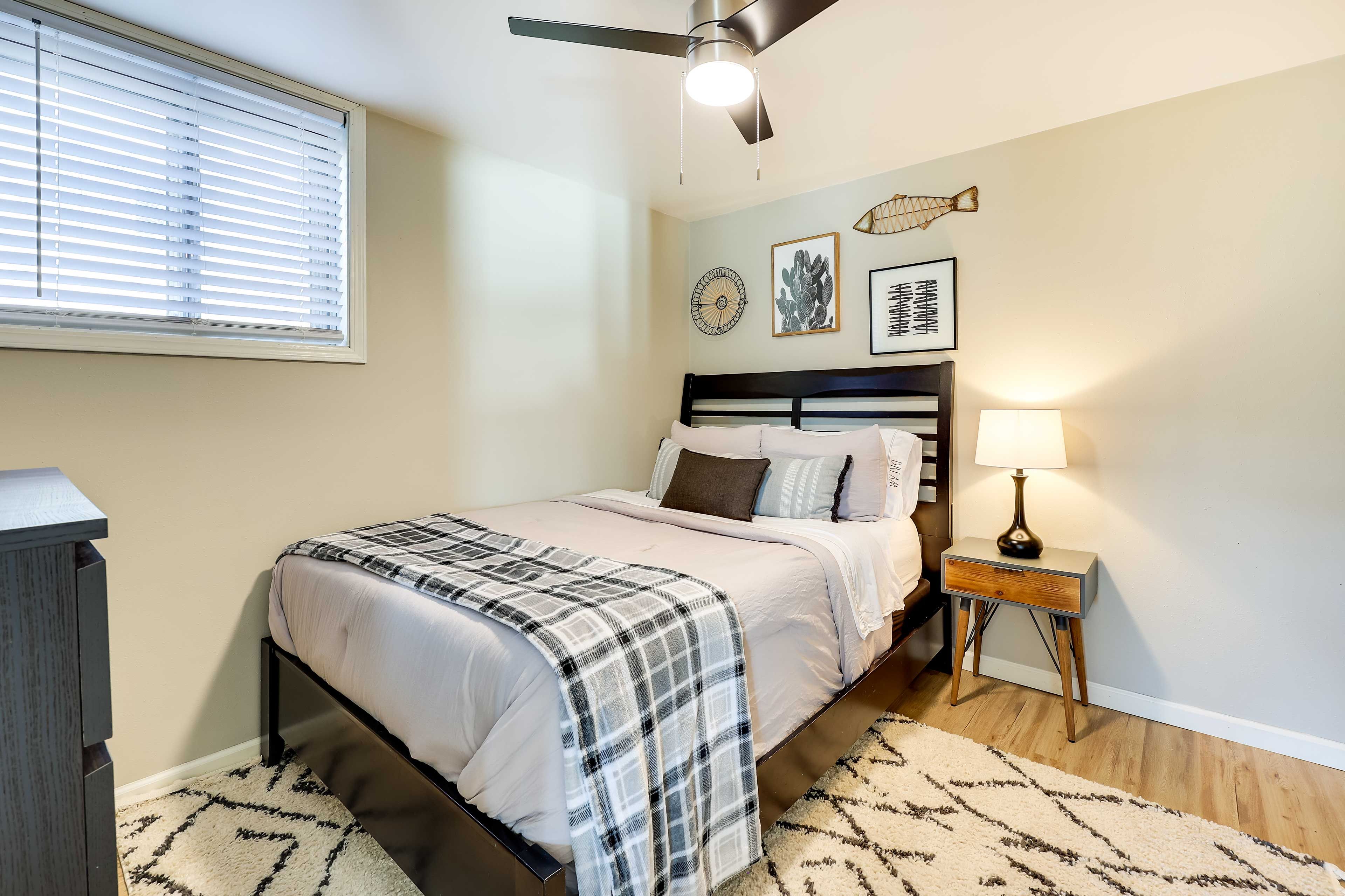 Bedroom 3 | Basement | Queen Bed | Smart TV | En-Suite Bathroom