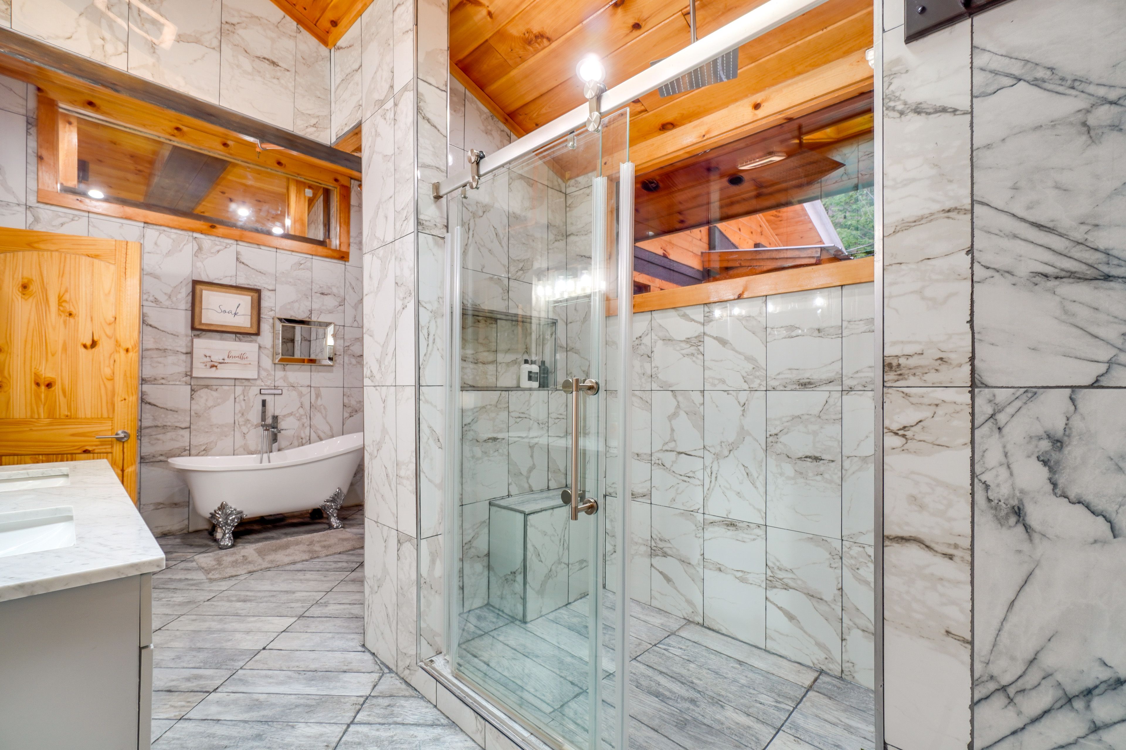 Bathroom | Towels & Complimentary Toiletries Provided | Hair Dryer