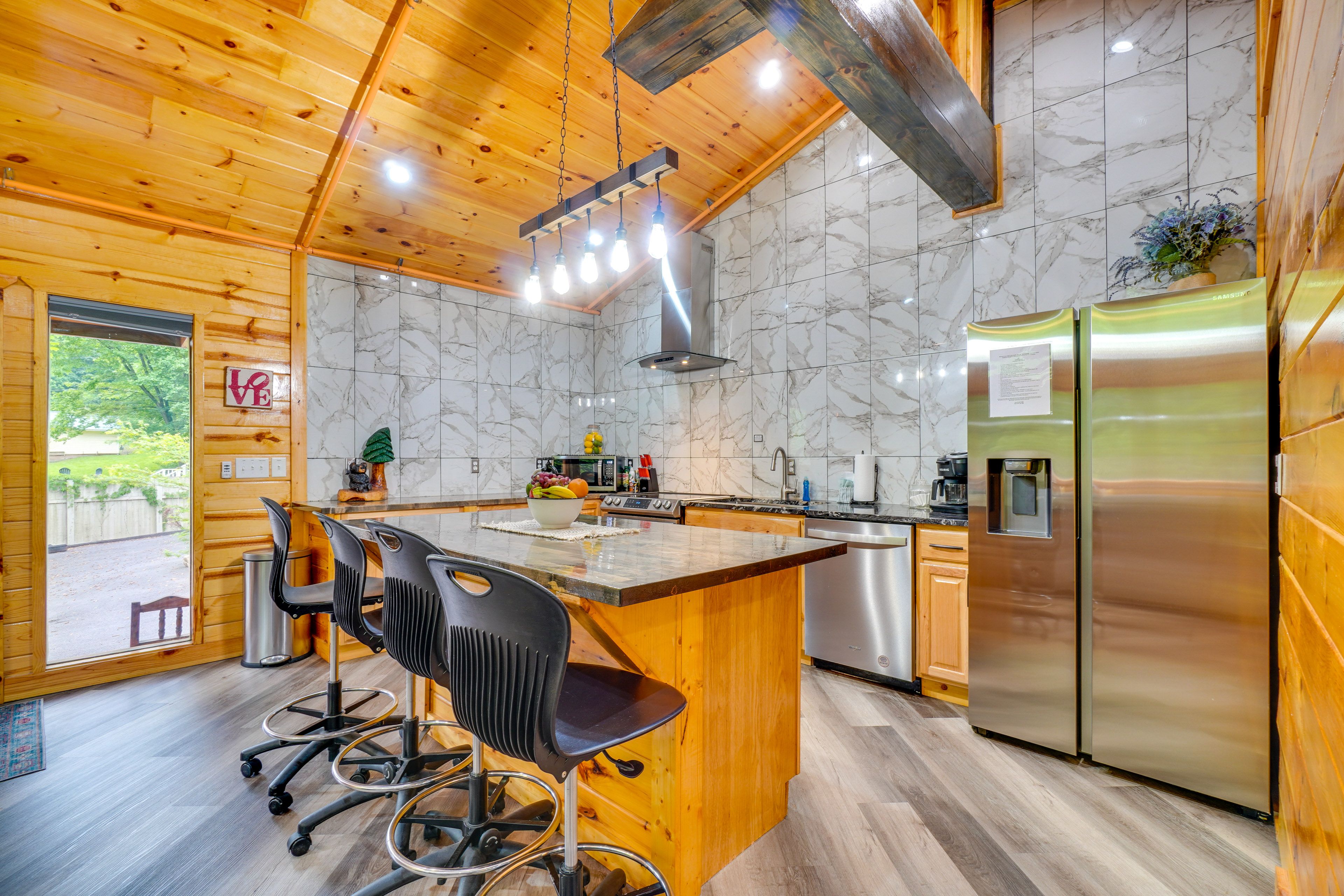 Kitchen | Bar Seating | Keurig/Drip Coffee Maker | Cooking Basics