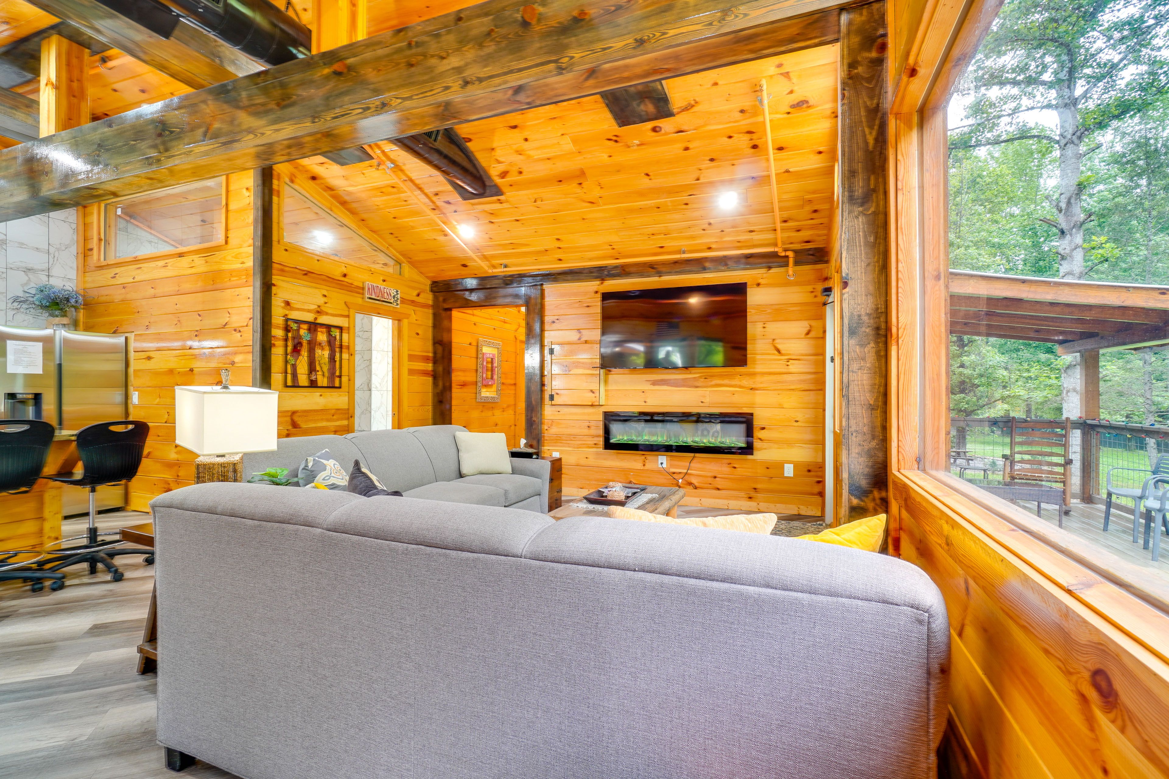 Living Room | Sleeper Sofa | Smart TV | Free WiFi | Electric Fireplace