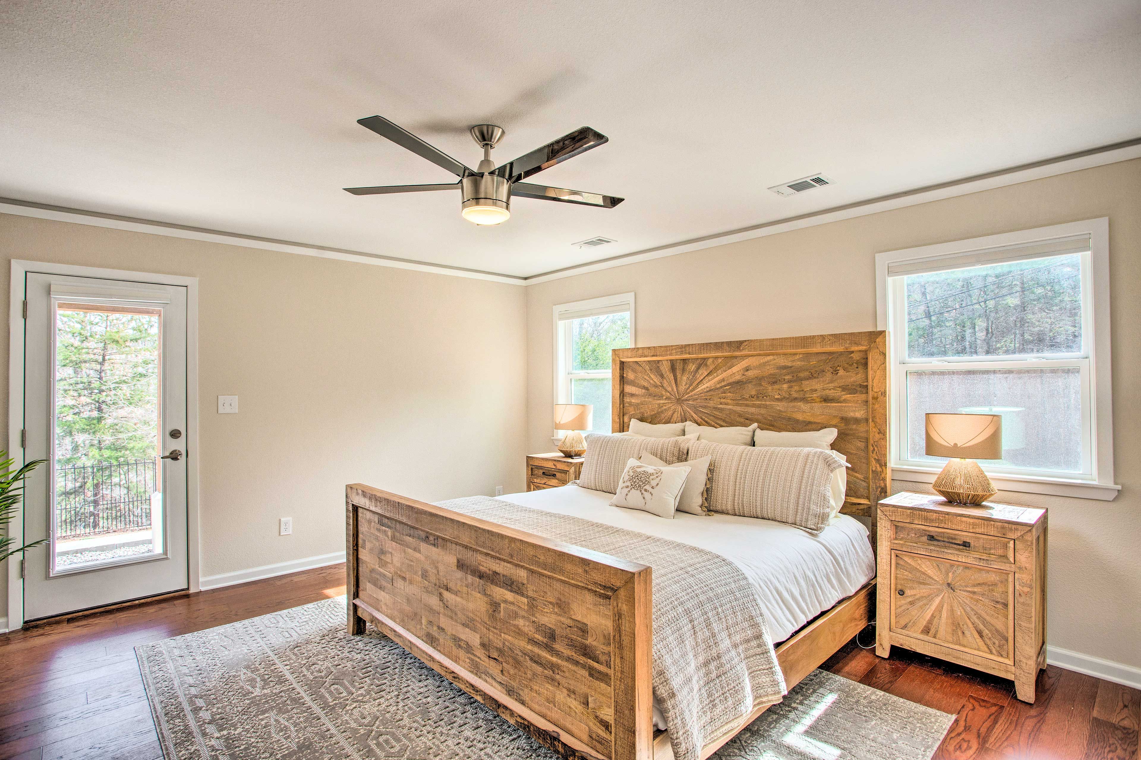 Bedroom 1 | King Bed | 1st Floor | Linens Provided | En-Suite Bathroom