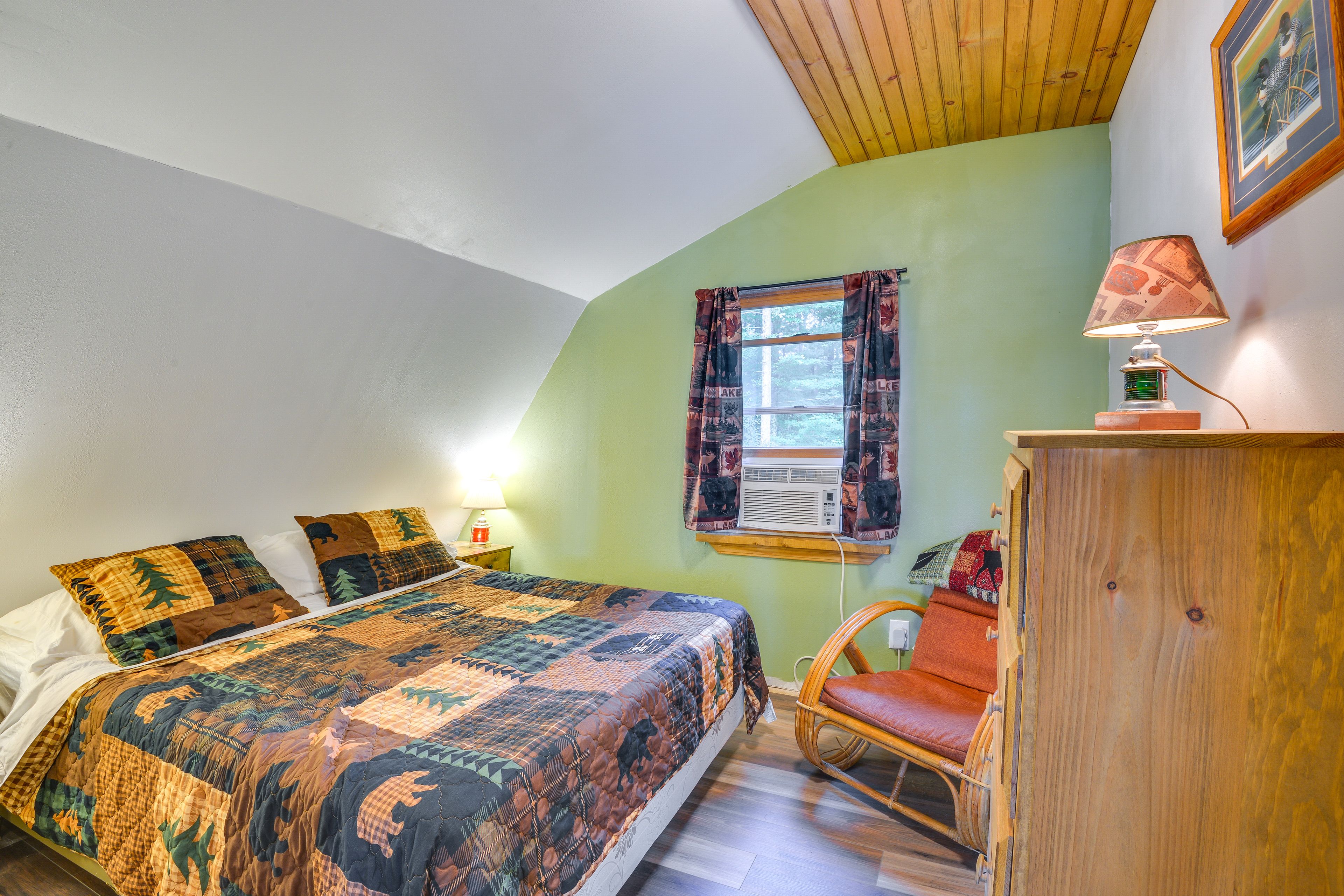 Bedroom 1 | Queen Bed | Linens & Towels Provided