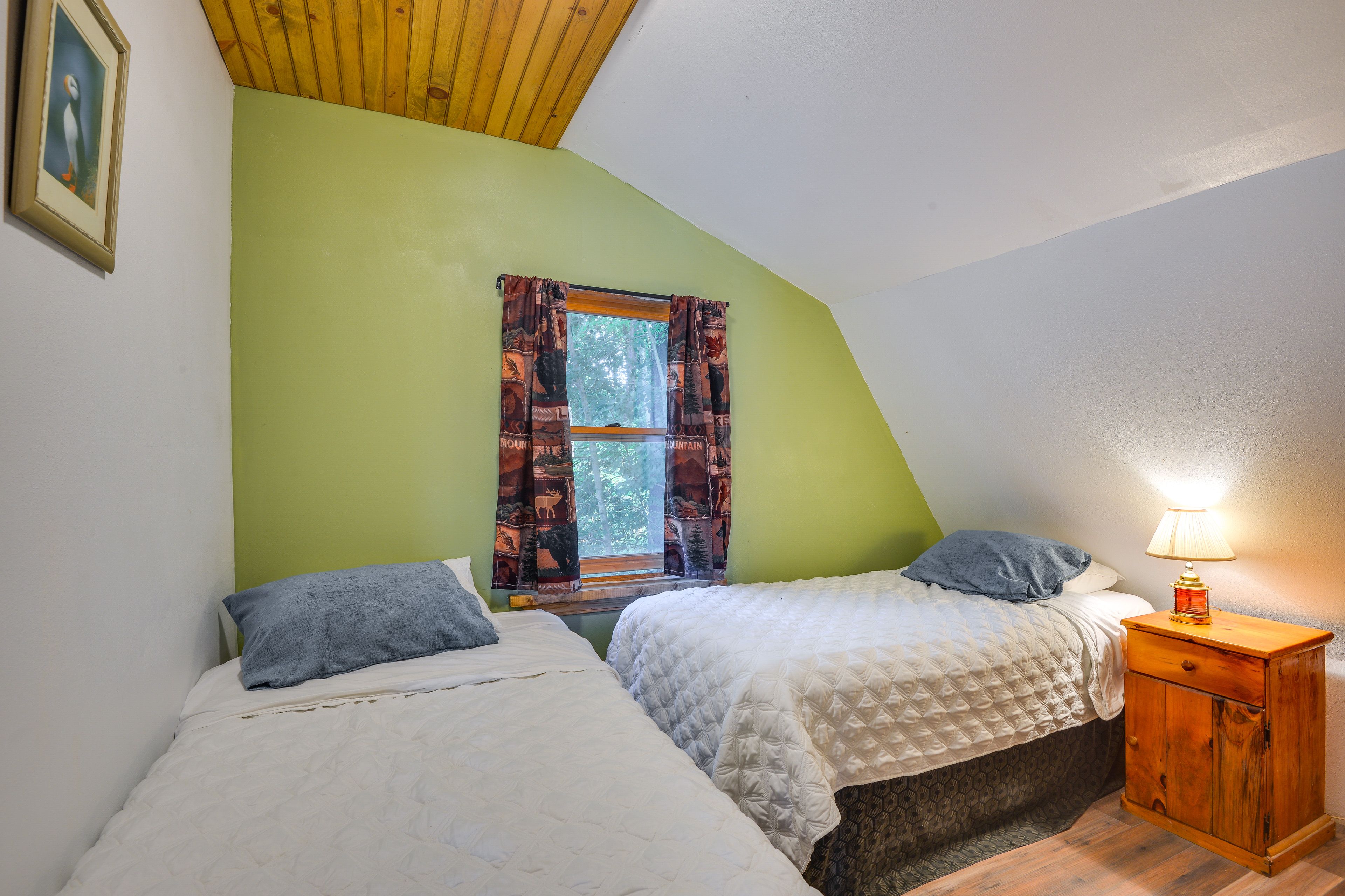 Bedroom 2 | 2 Twin Beds