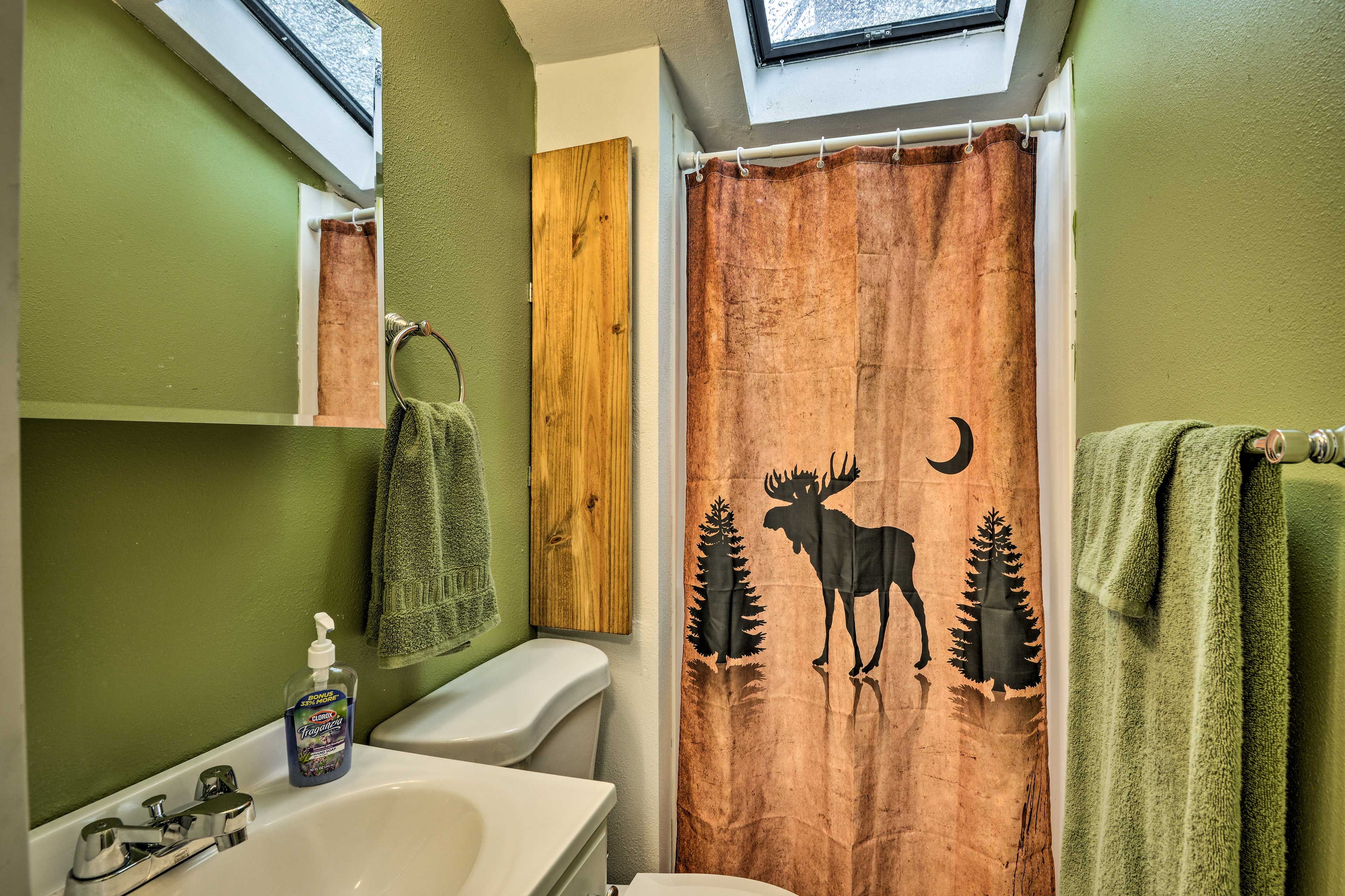 Full Bathroom | Complimentary Toiletries