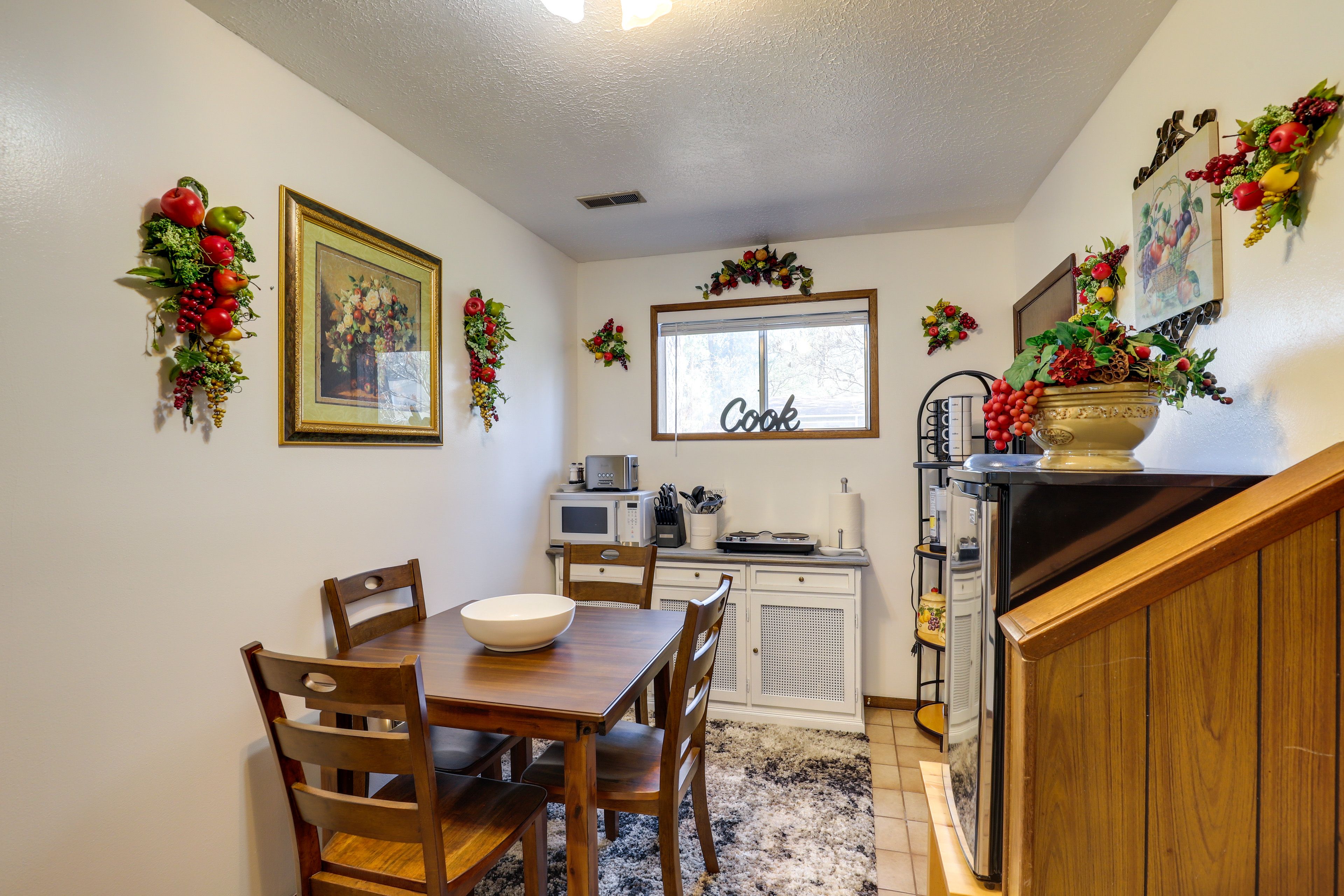 Dining Area | Dishware/Flatware