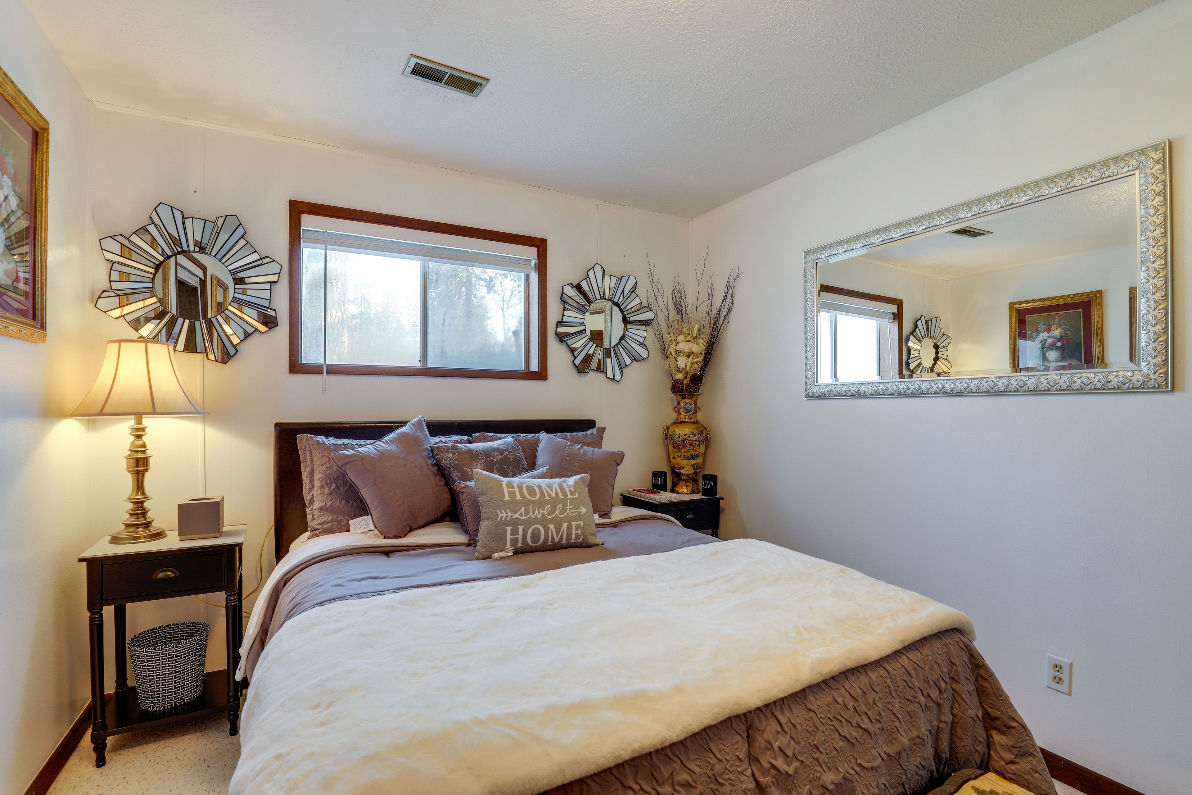 Bedroom 1 | Queen Bed | Smart TV