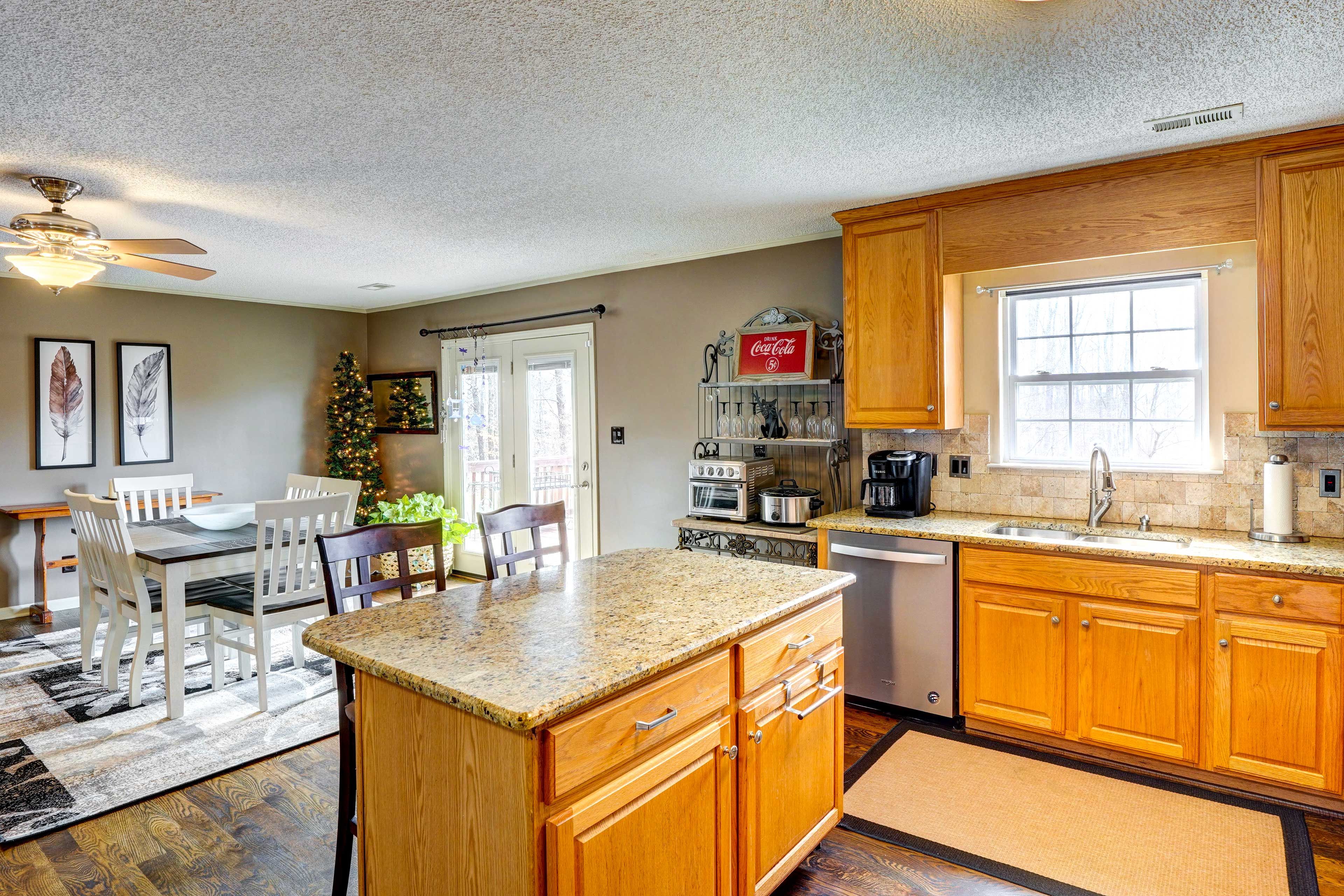 Kitchen | Drip/Keurig Coffee Maker | Crockpot | Toaster Oven