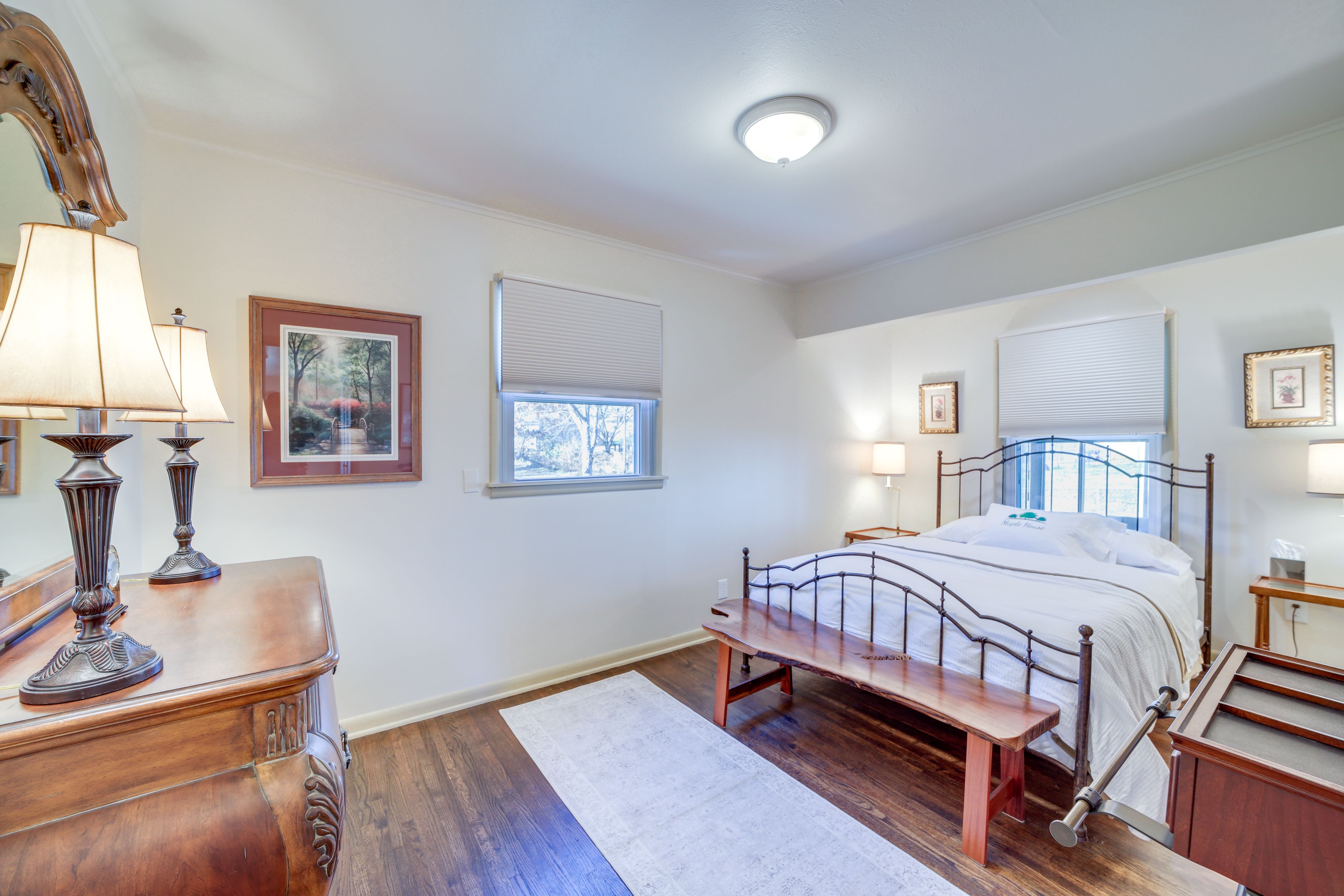 Bedroom 1 | Queen Bed