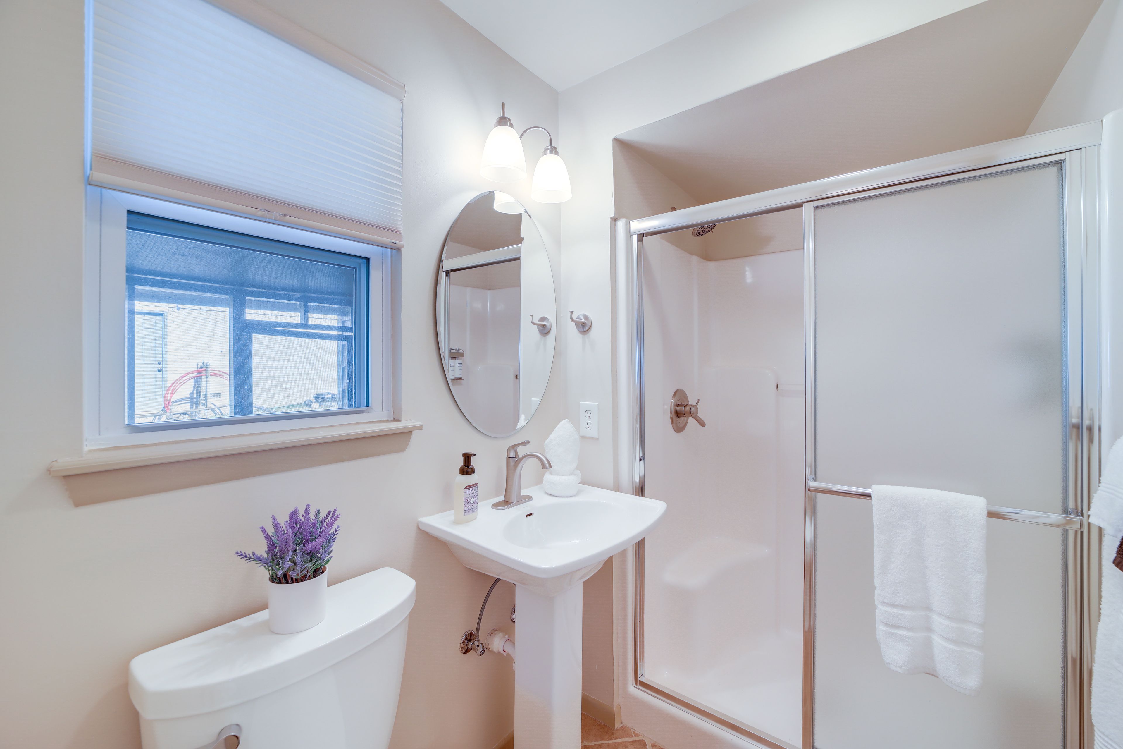 Full Bathroom | Complimentary Toiletries