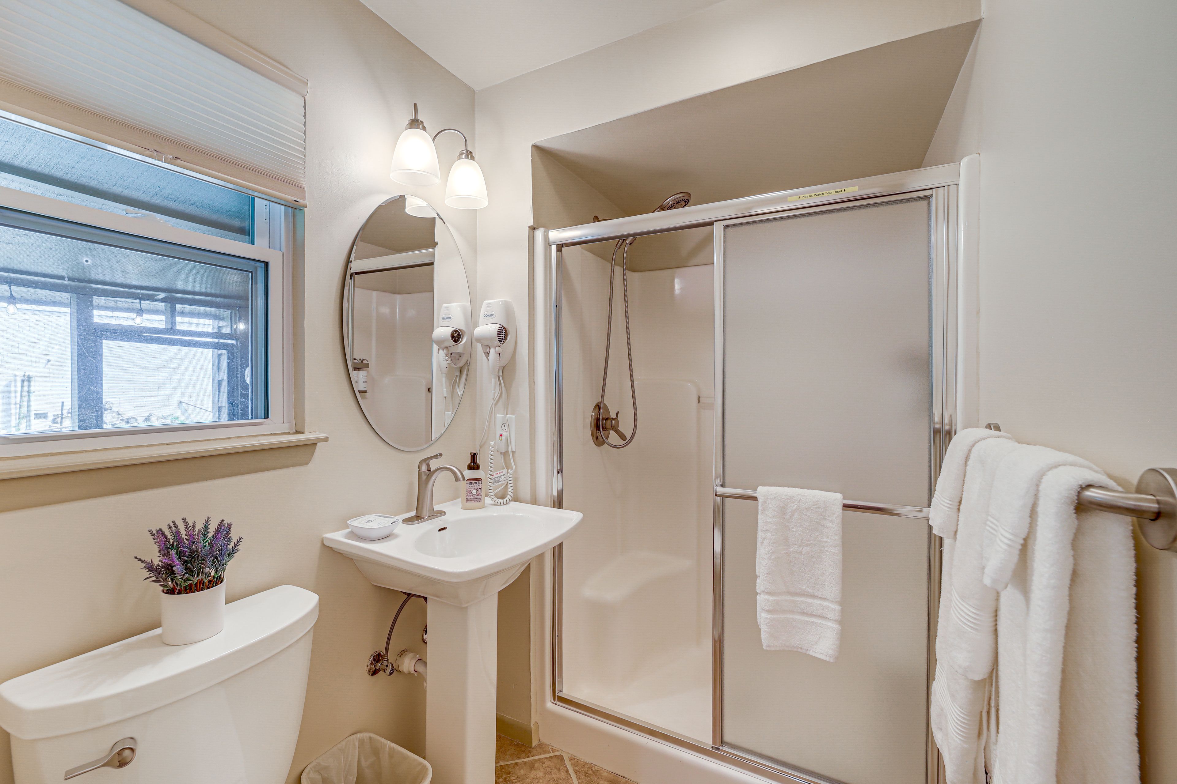 Full Bathroom | Complimentary Toiletries