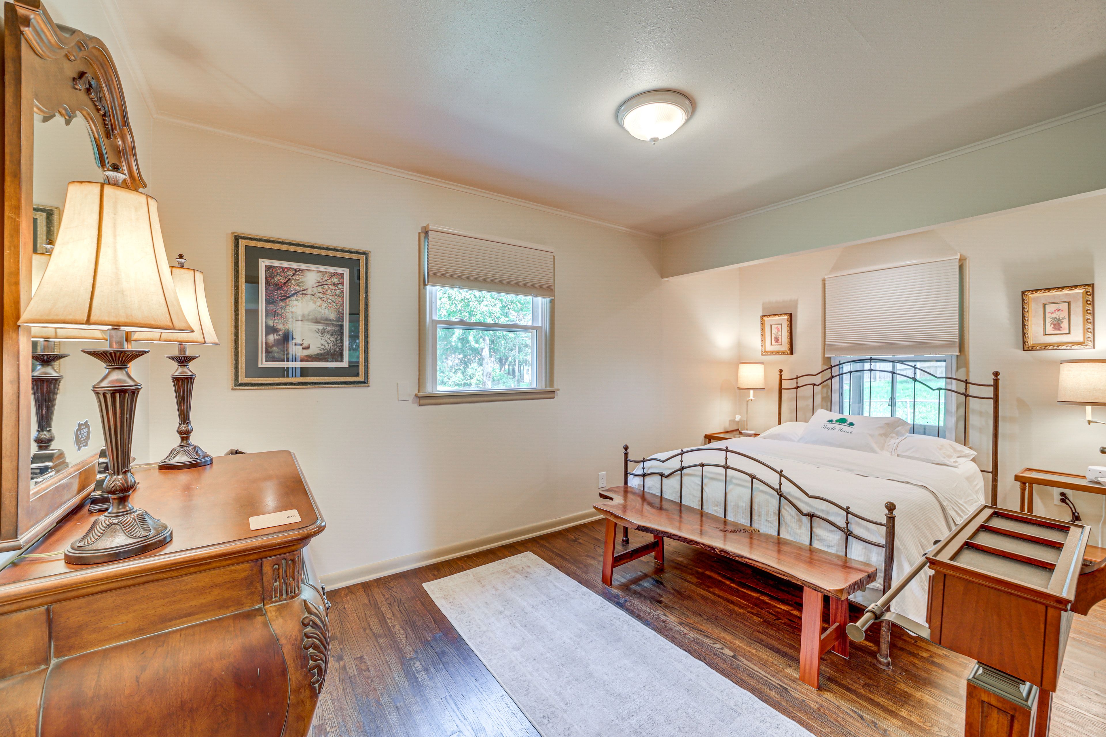 Bedroom 1 | Queen Bed