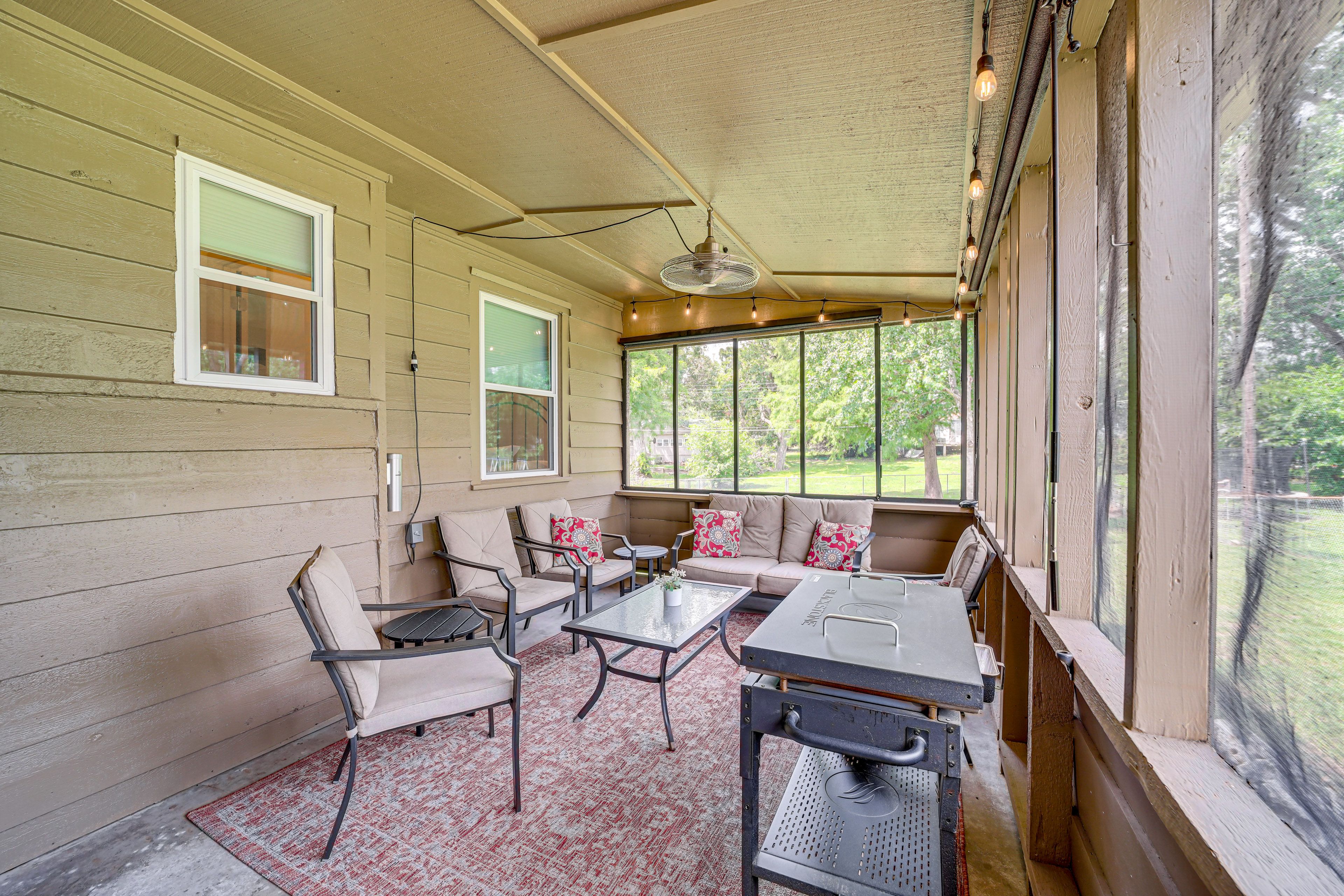 House Exterior | Screened Patio