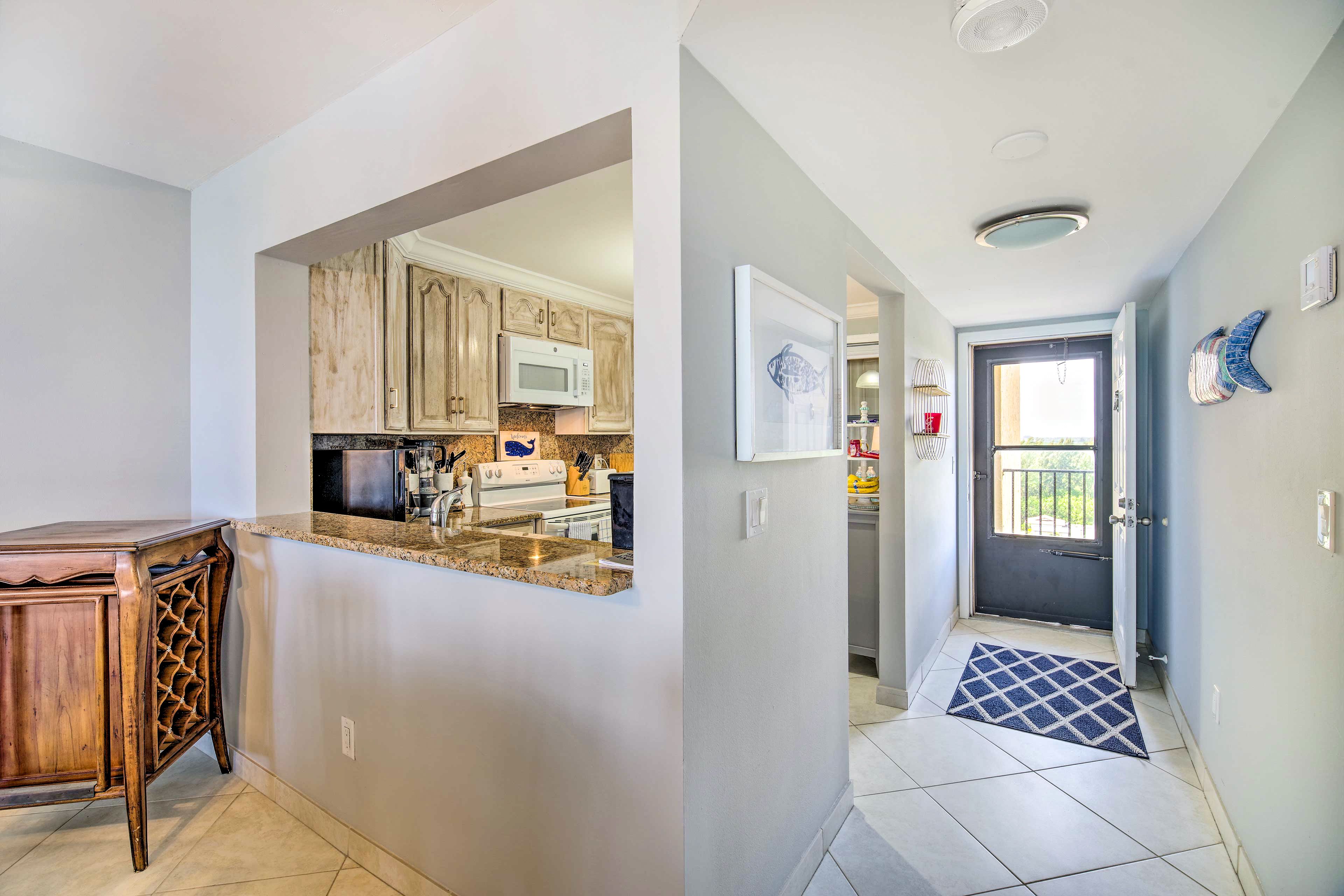 Kitchen | Cooking Basics | Coffee Maker | Paper Towels/Trash Bags Provided