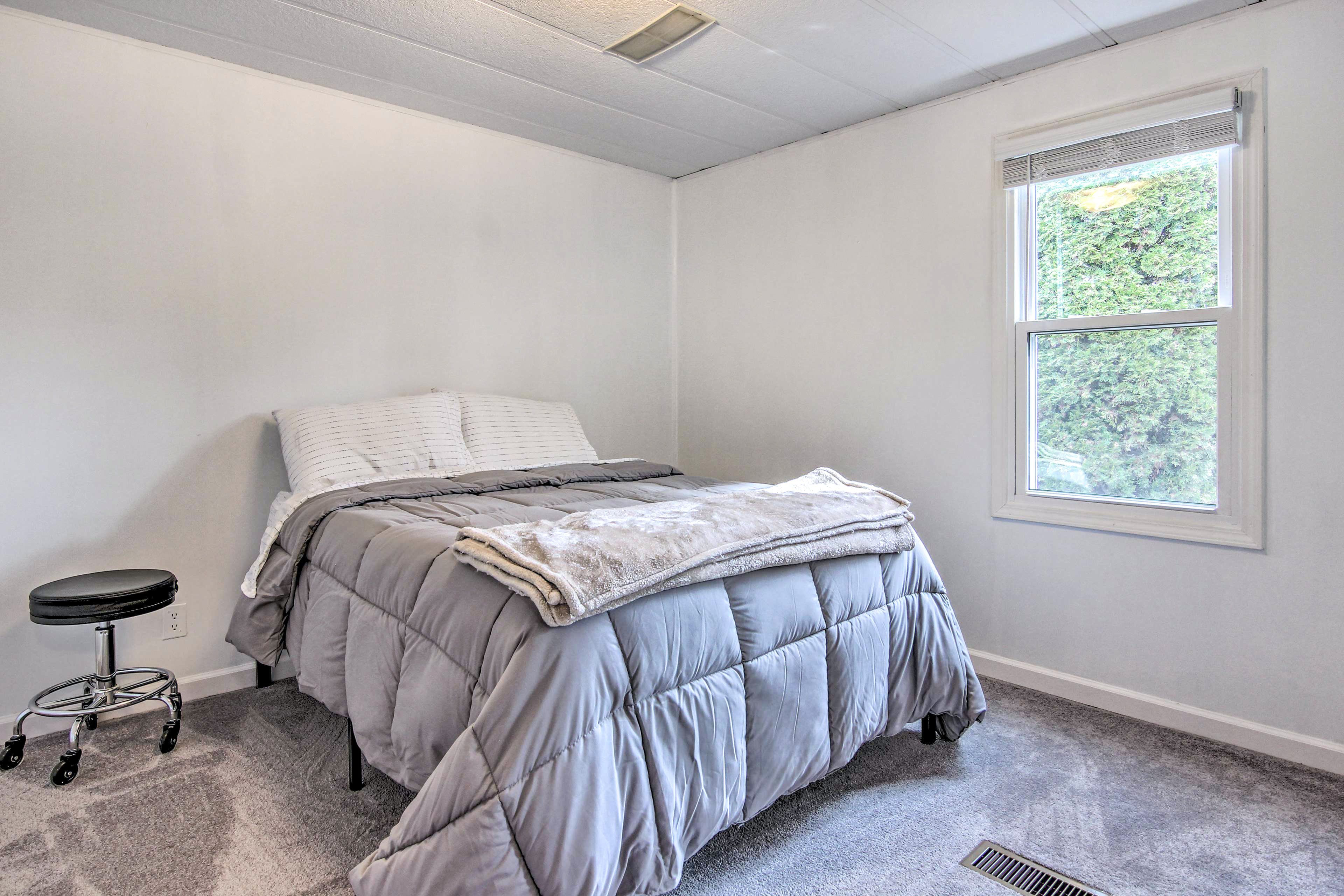 Bedroom 2 | Full Bed | Walk-In Closet