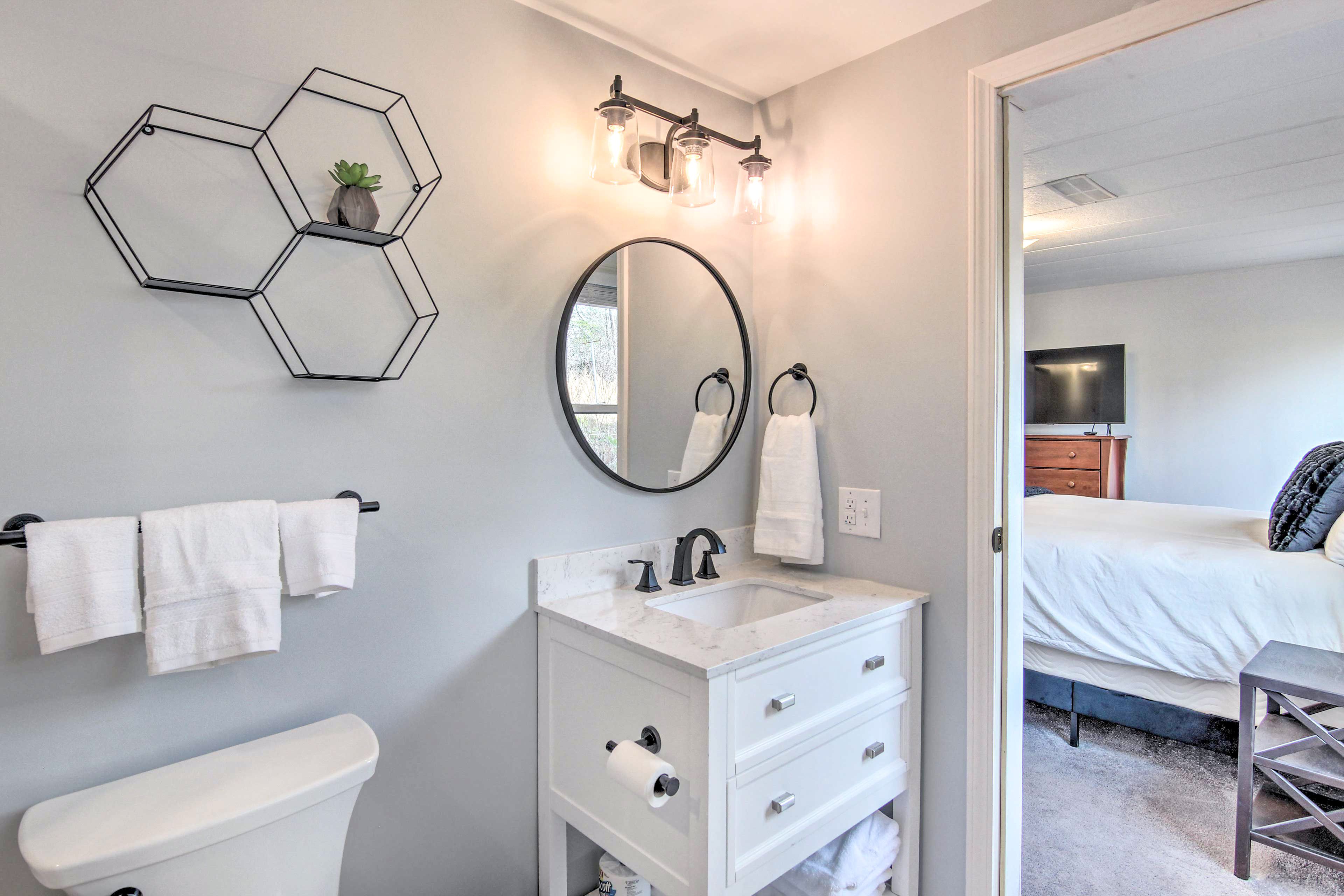 Full Bathroom | Walk-In Shower | Complimentary Toiletries | Towels Provided
