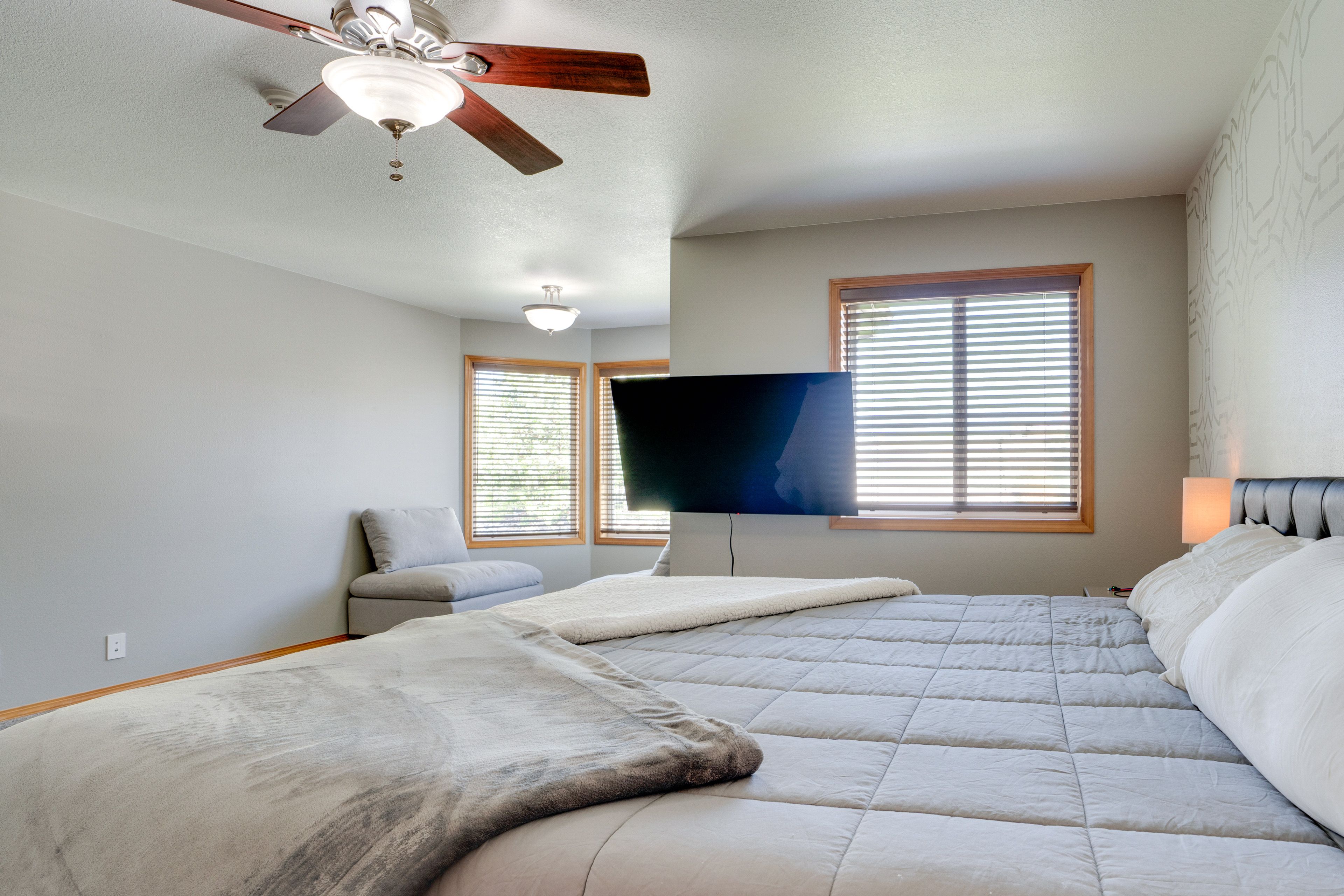 Bedroom Suite | King Bed | Smart TV | En-Suite Bathroom