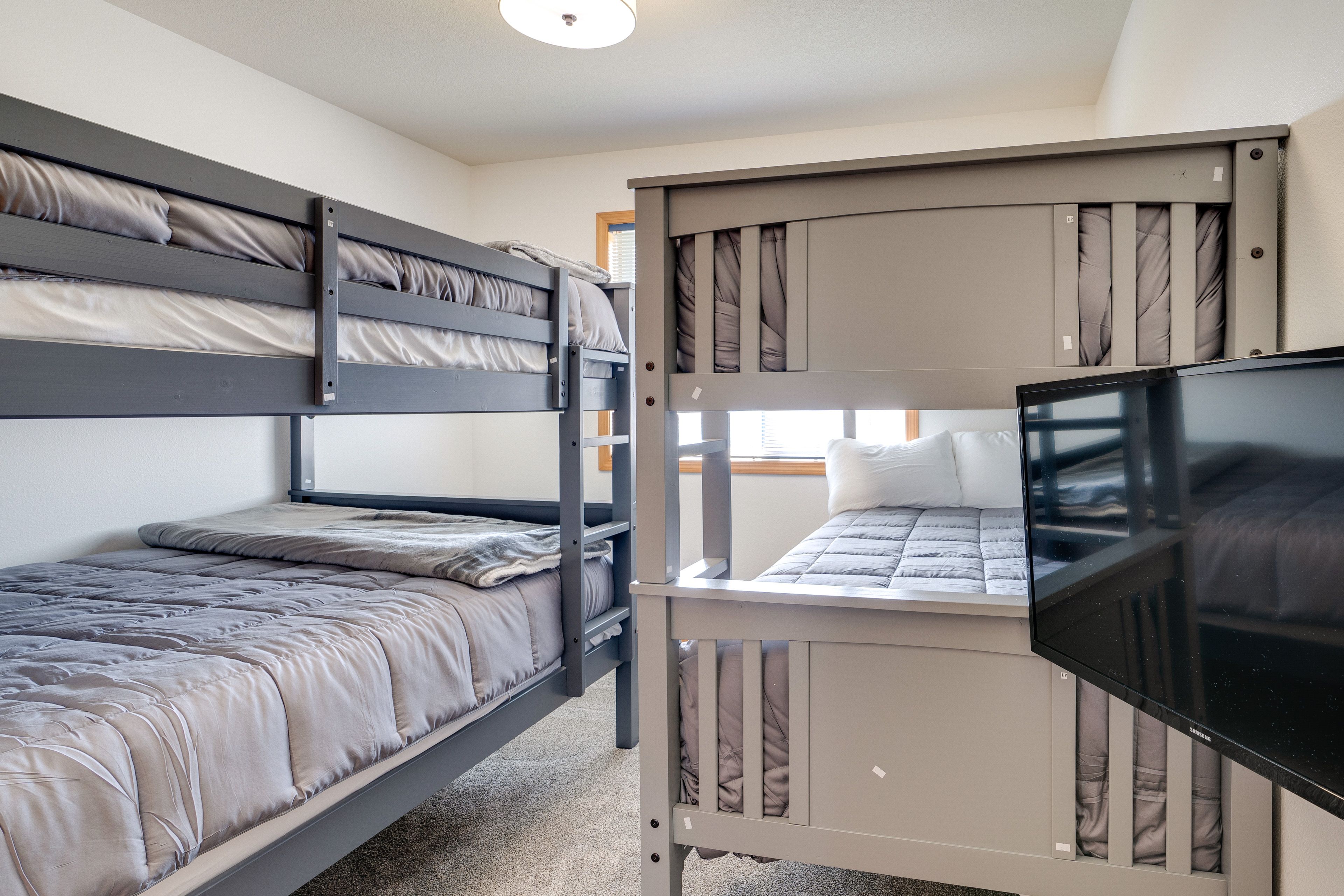 Bedroom 5 | 2 Twin/Full Bunk Beds