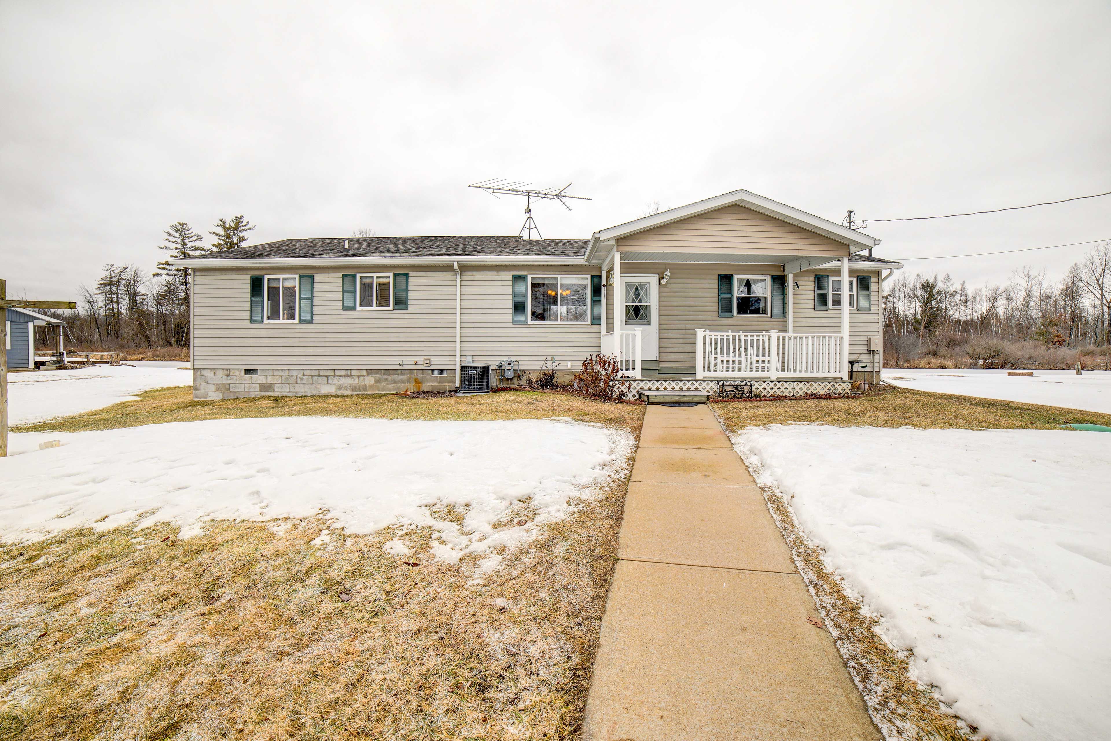 Exterior | 4 Exterior Security Cameras | Driveway Parking (2 Vehicles)