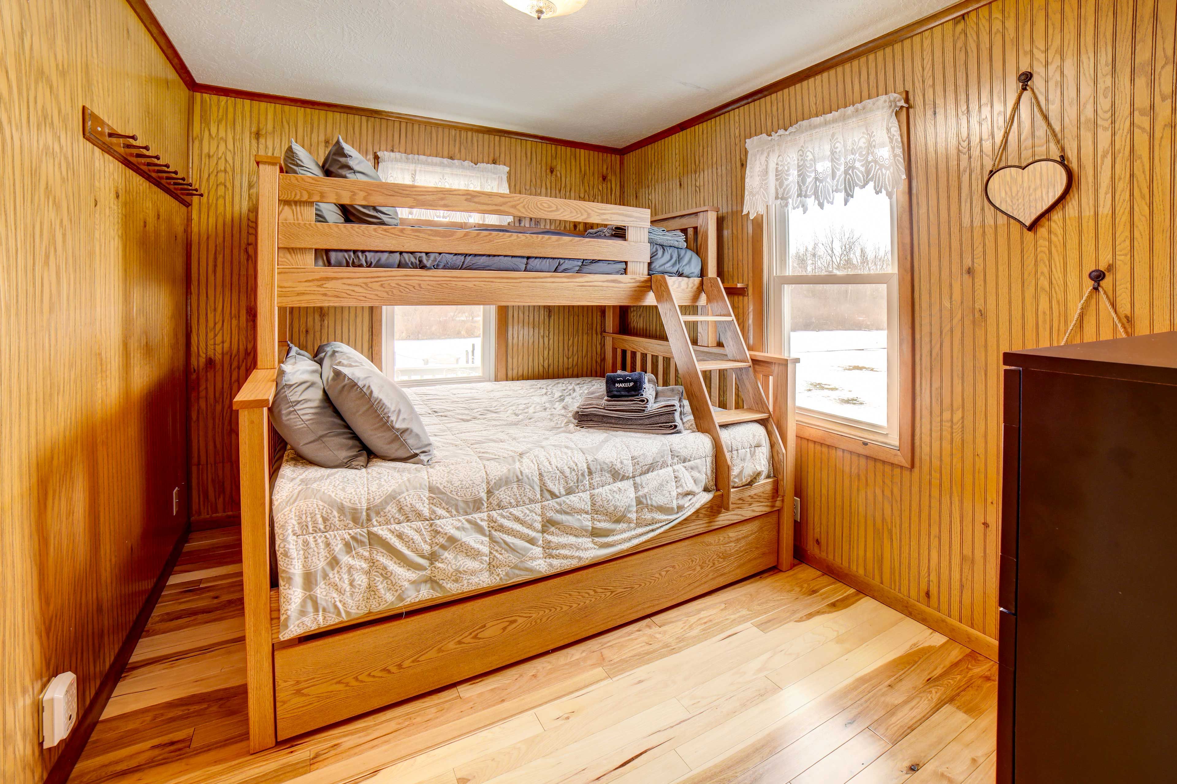 Bedroom 3 | Twin/Queen Bunk Bed w/ Full Trundle | Queen Air Mattress